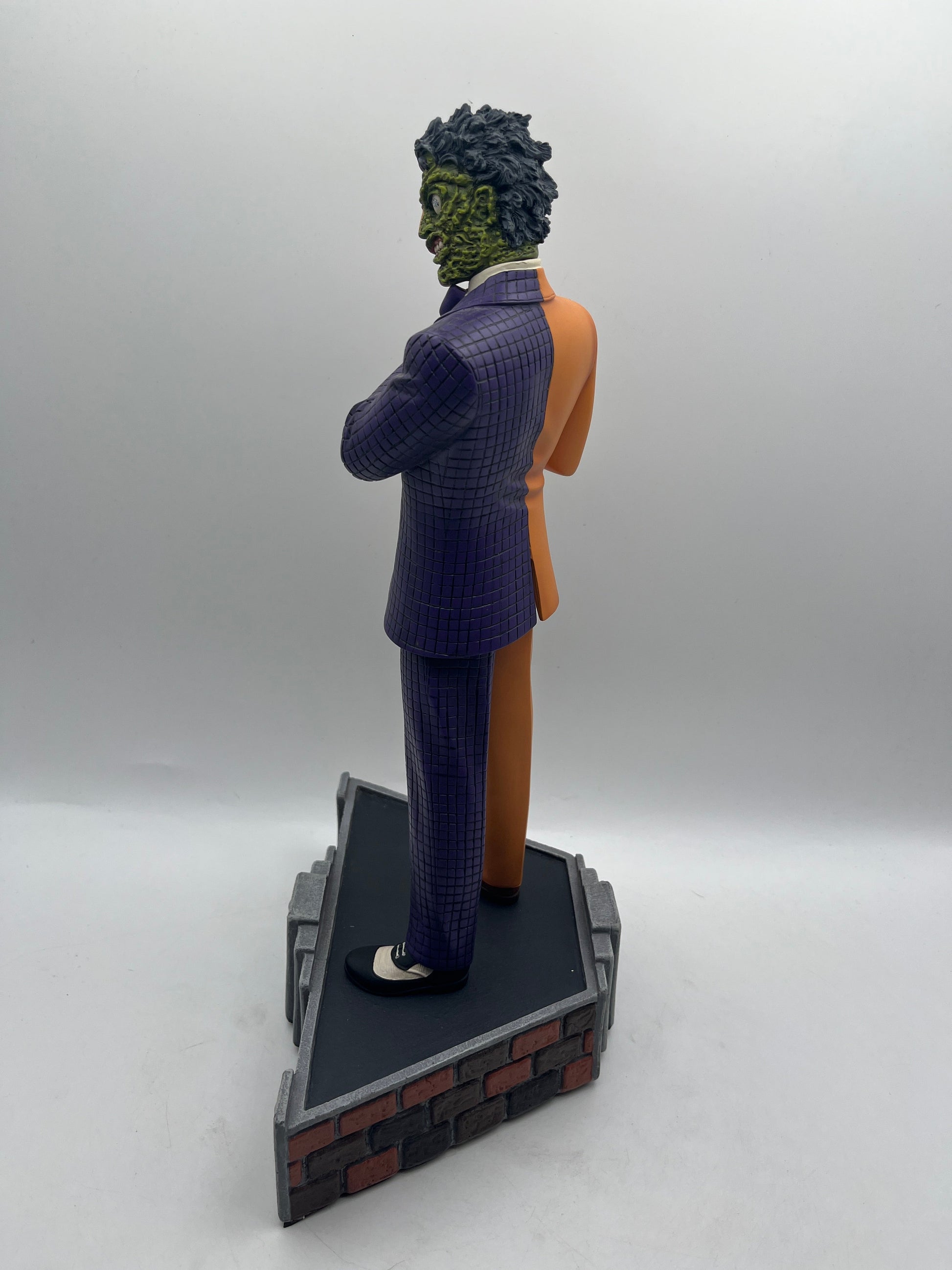 Batman - Two Face Classic Maquette 14" Statue FRENLY BRICKS - Open 7 Days