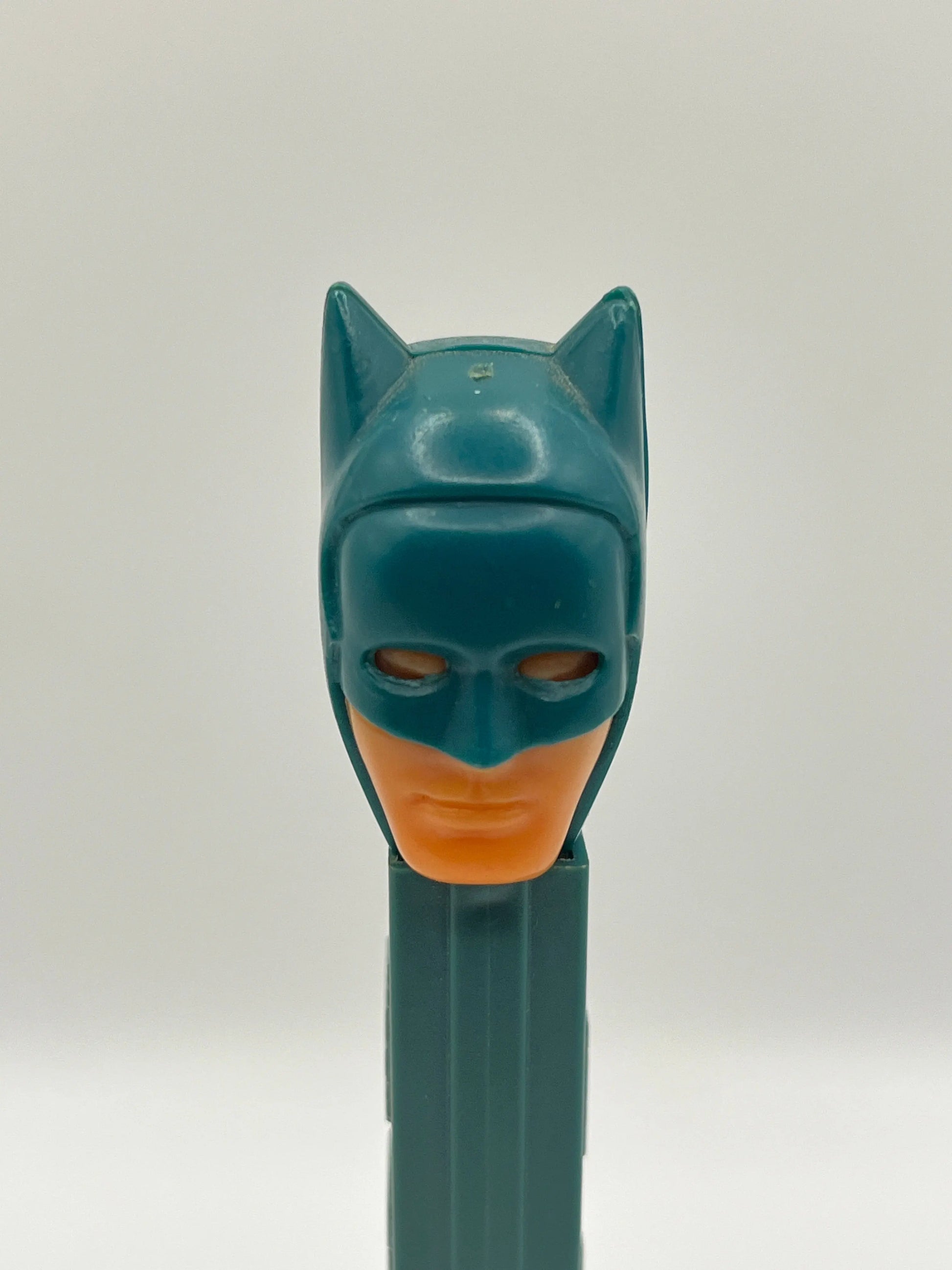 Vintage 1985 DC Comics Batman PEZ Dispenser - Green Stem Raised Logo Yugoslavia FRENLY BRICKS - Open 7 Days