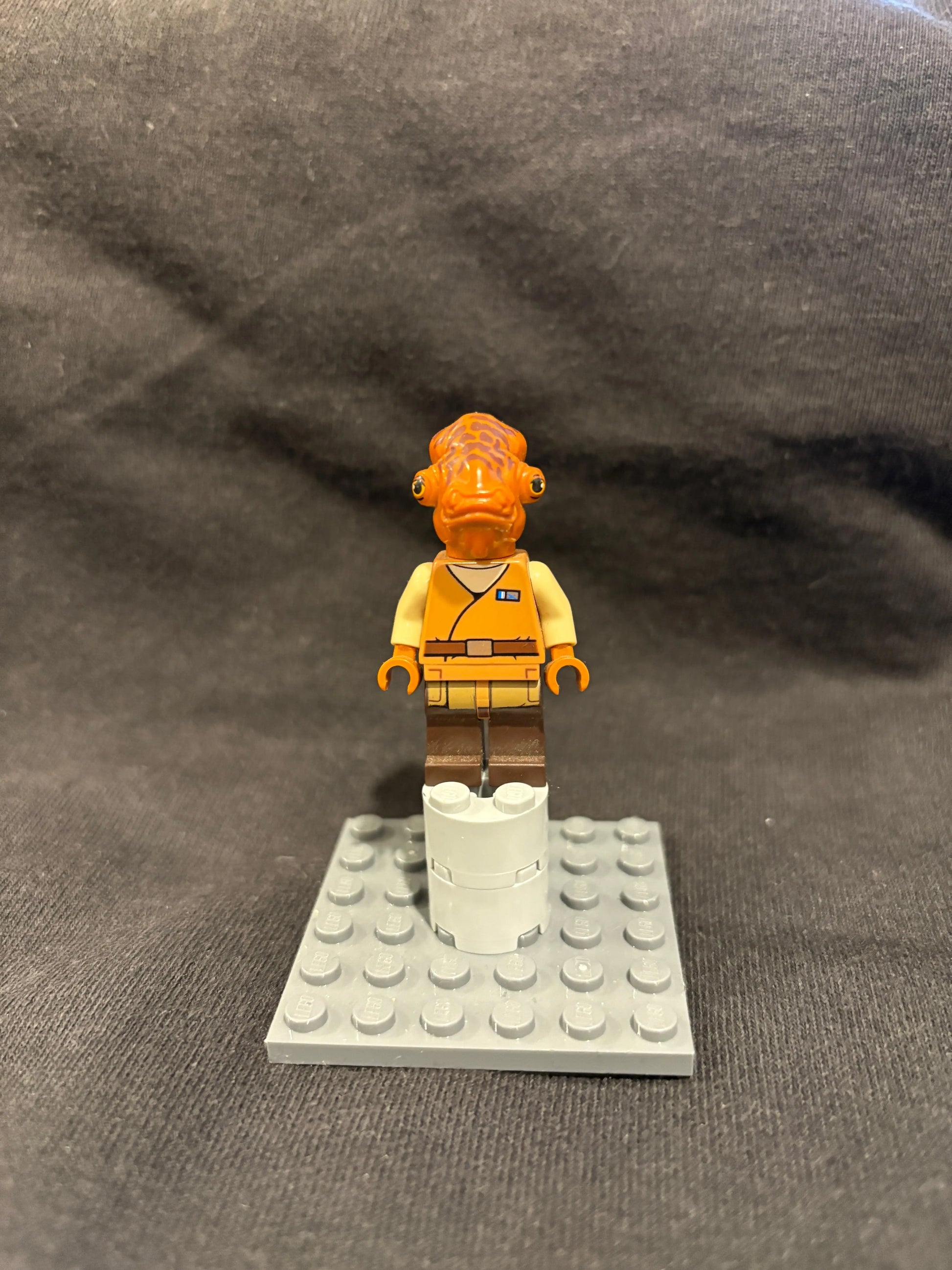 LEGO® Minifig sw0719 - Admiral Ackbar (Medium Nougat Robe) FRENLY BRICKS - Open 7 Days