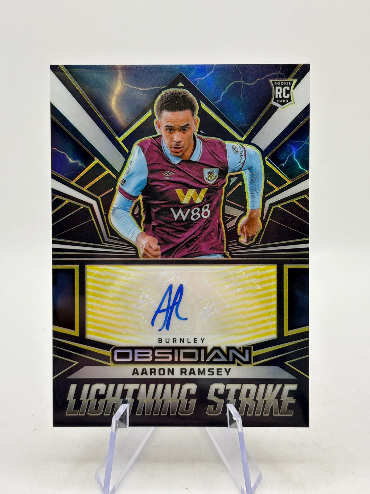 2023-24 Panini Obsidian - Aaron Ramsey Lightning Strike Auto /10 Blue - photo 1 image 1
