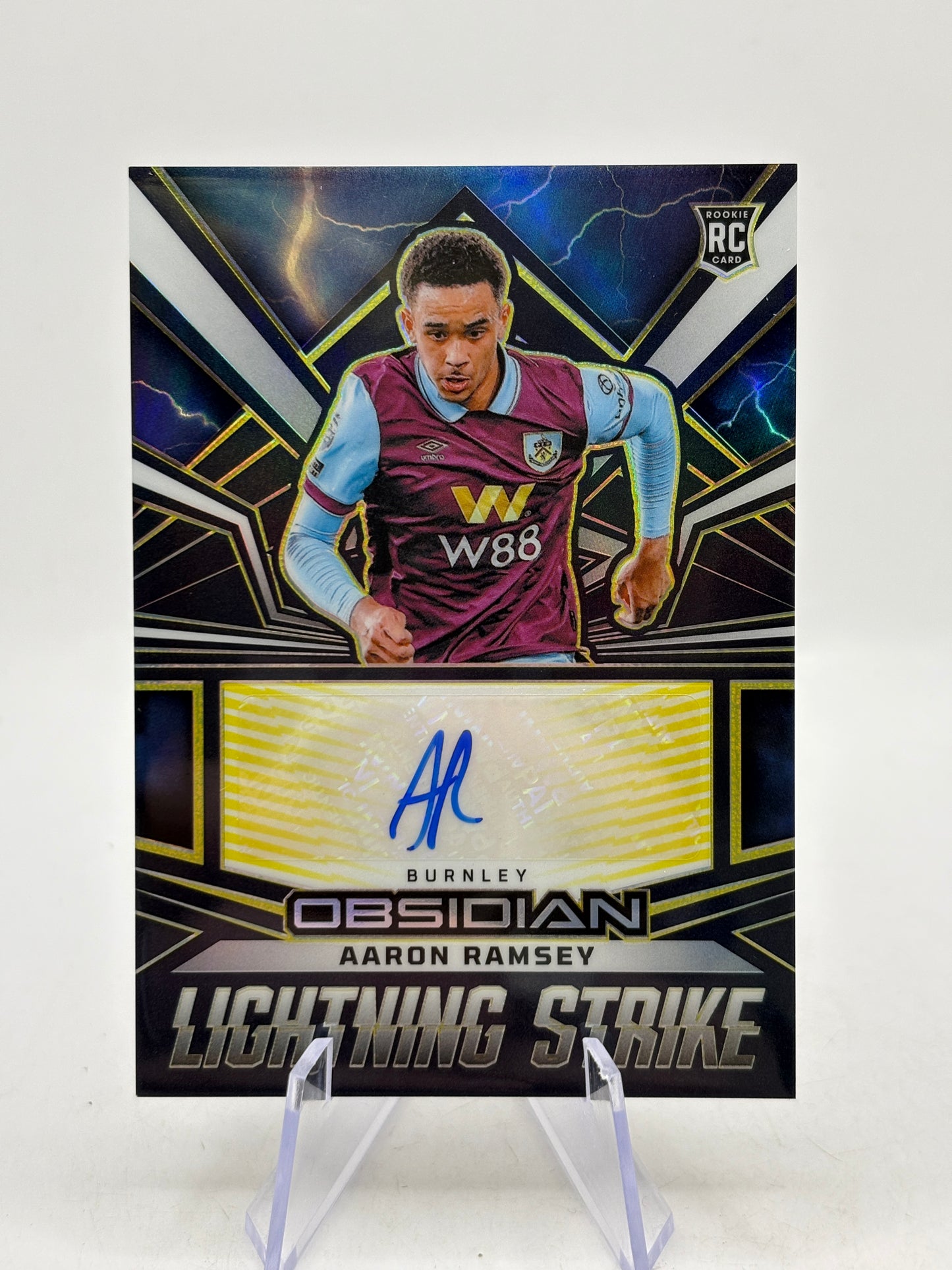 2023-24 Panini Obsidian - Aaron Ramsey Lightning Strike Auto /10 Blue