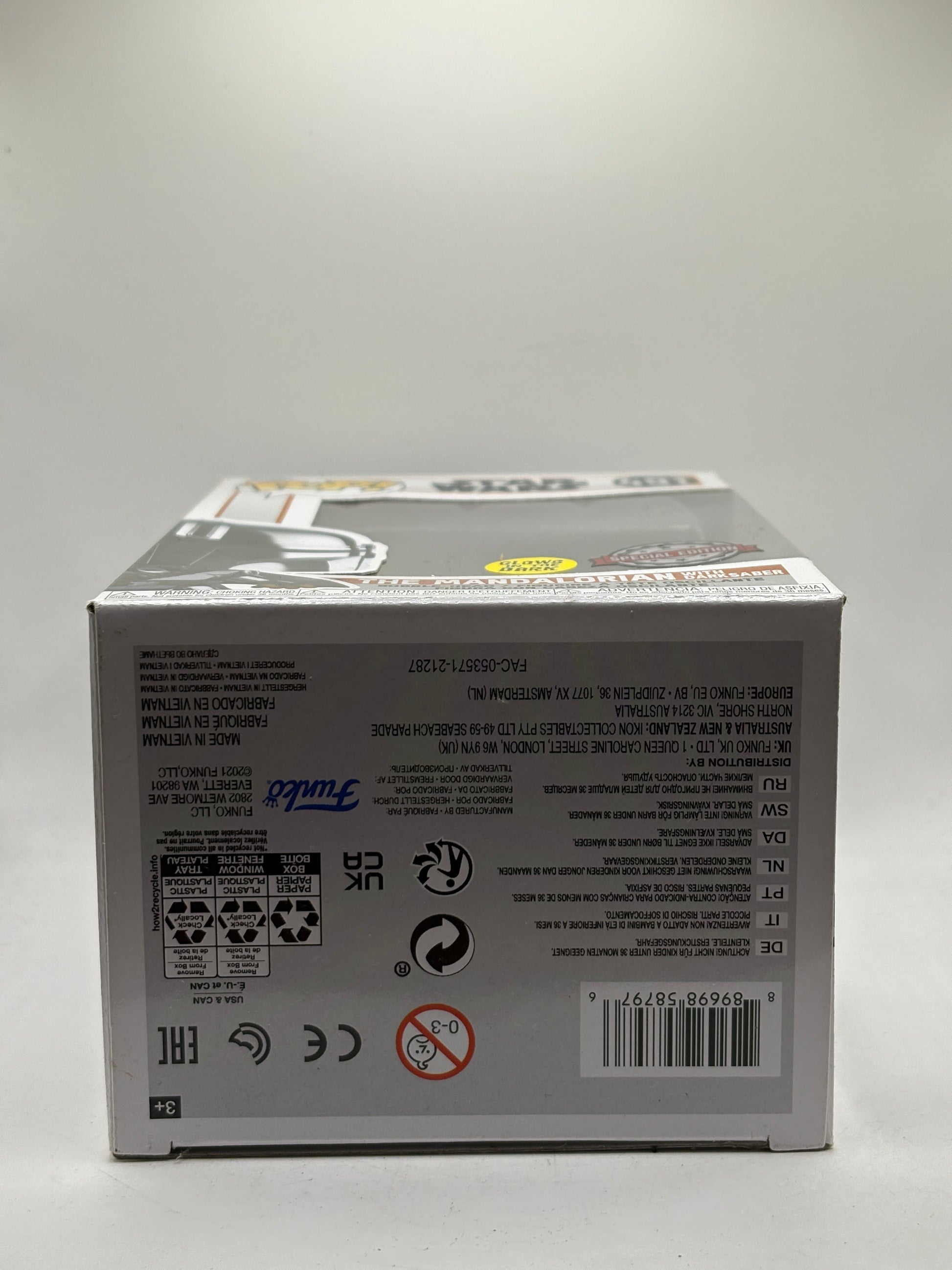 Funko POP! Star Wars #491 The Mandalorian with Darksaber Glow Special Edition FRENLY BRICKS - Open 7 Days