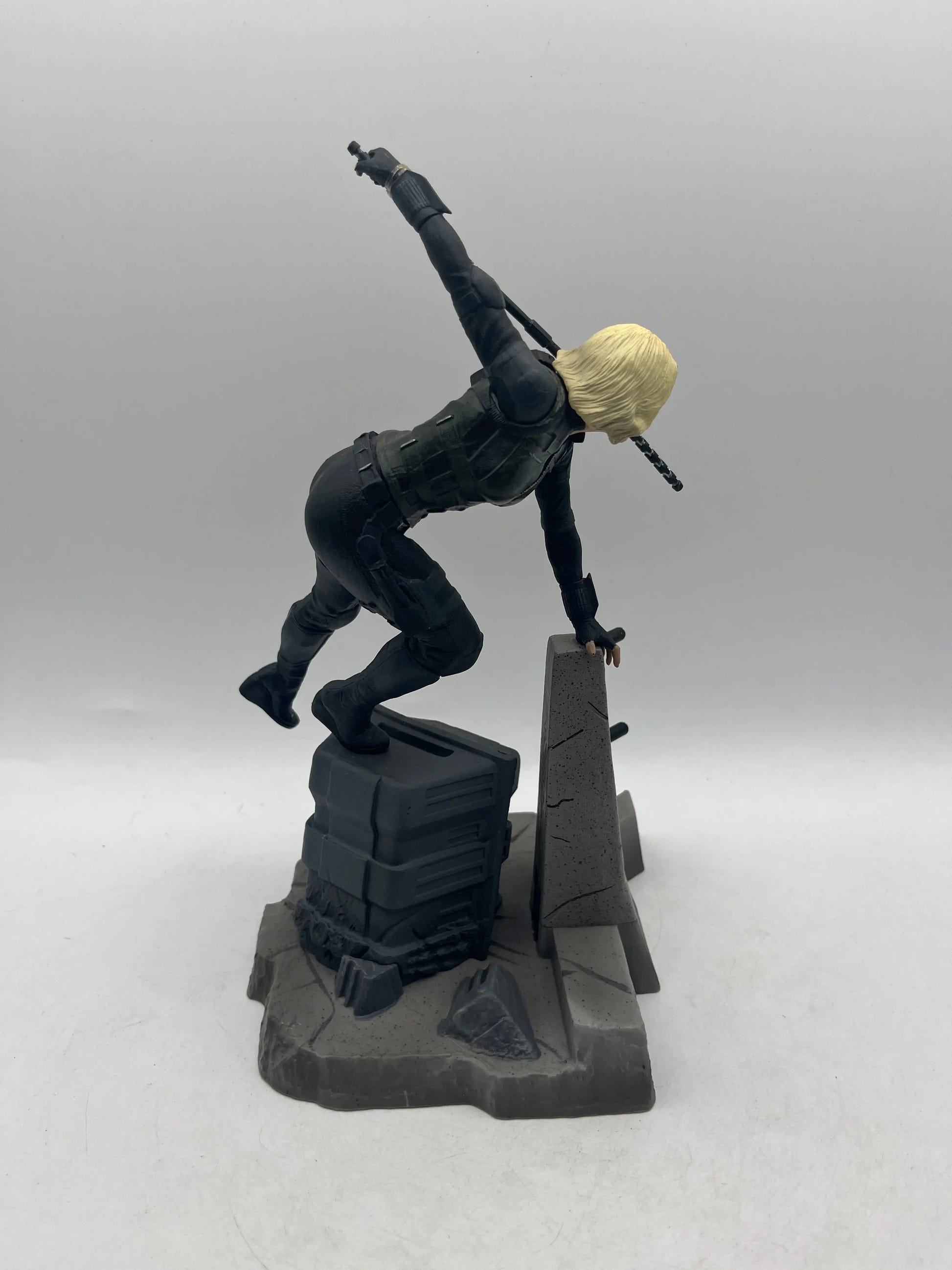 Diamond Select Toys Marvel Avengers Black Widow PVC Diorama 9" Figure, photo 2 image 2