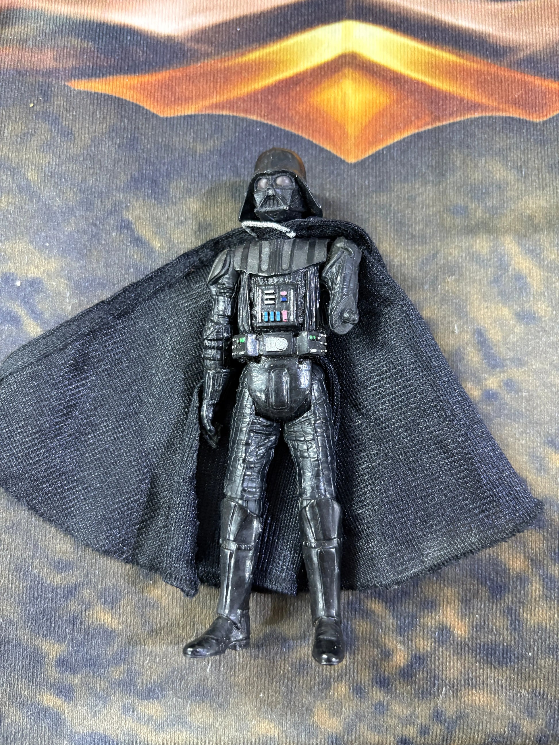 VINTAGE 2004 HASBRO STAR WARS ACTION FIGURE, DARTH VADER - ONE HAND MISSING FRENLY BRICKS - Open 7 Days