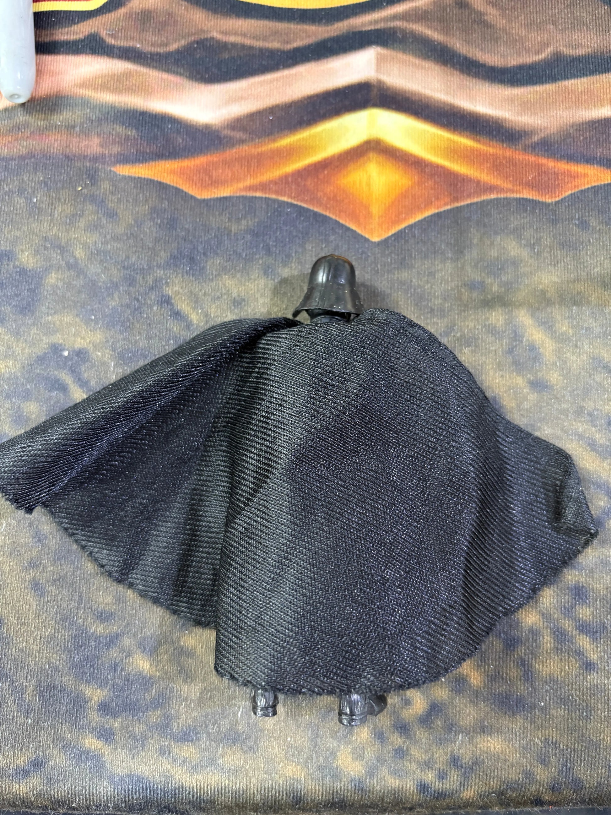 VINTAGE 2004 HASBRO STAR WARS ACTION FIGURE, DARTH VADER - ONE HAND MISSING FRENLY BRICKS - Open 7 Days