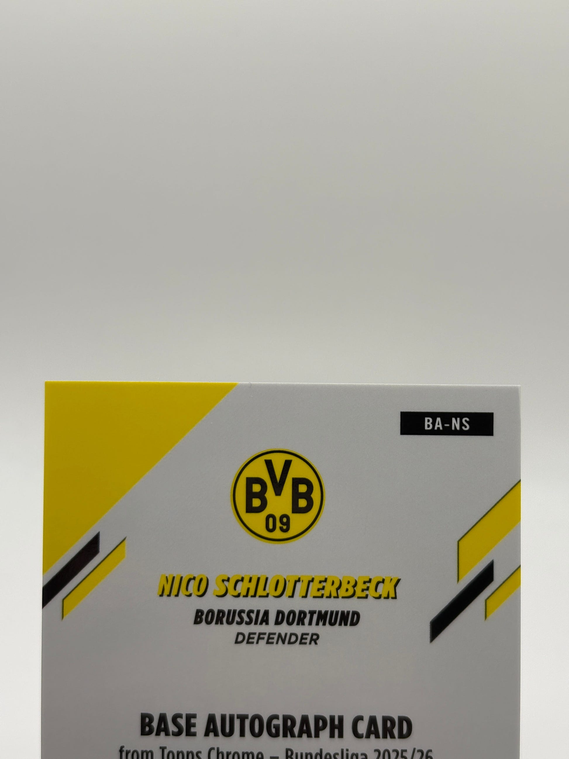 2025-26 Chrome Bundesliga Base Gold Refractor /50 Nico Schlotterbeck Auto FRENLY BRICKS - Open 7 Days image 3
