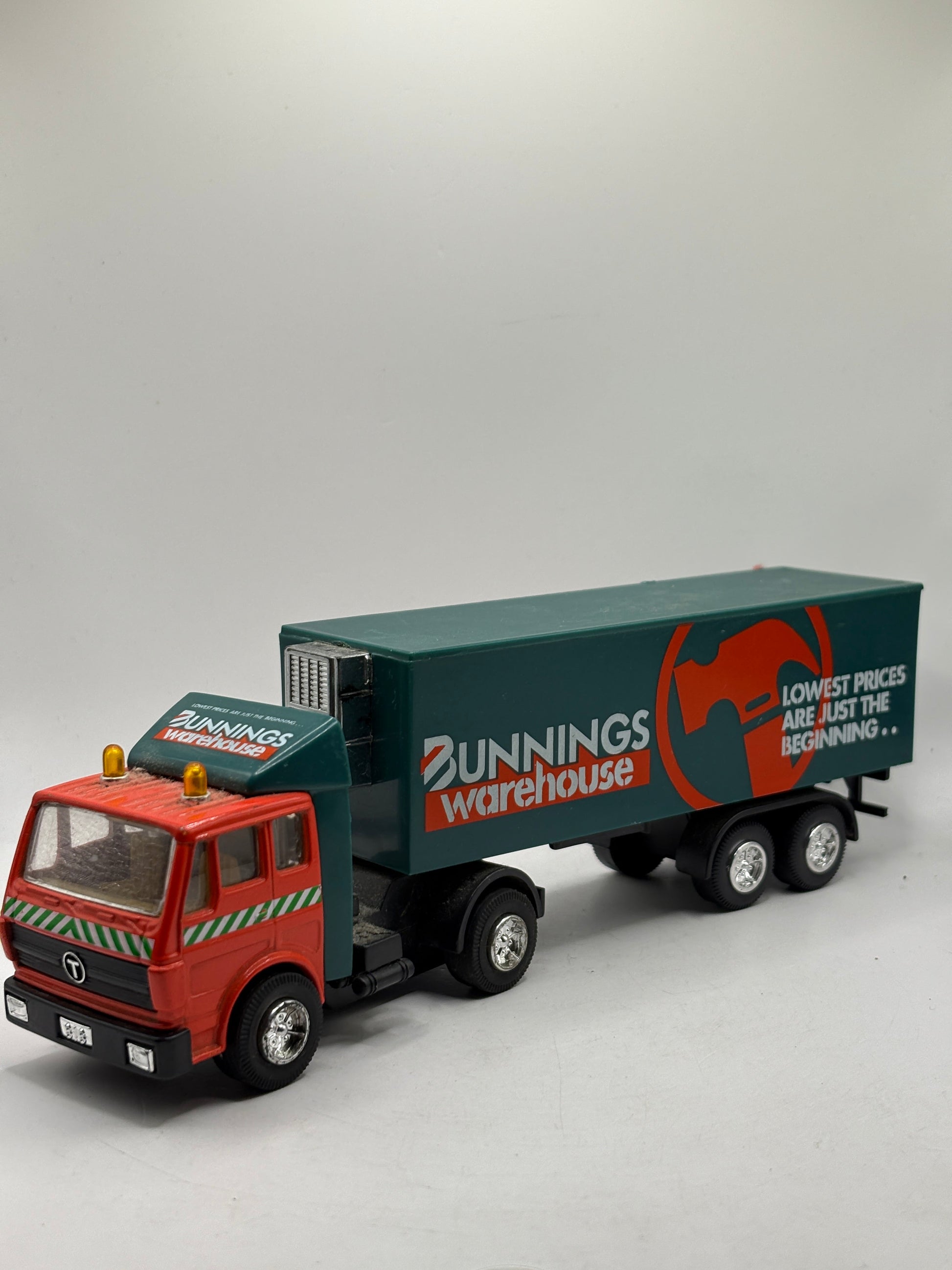 Bunnings Warehouse Truck with Trailer Vehicle Figure Loose FRENLY BRICKS - Open 7 Days