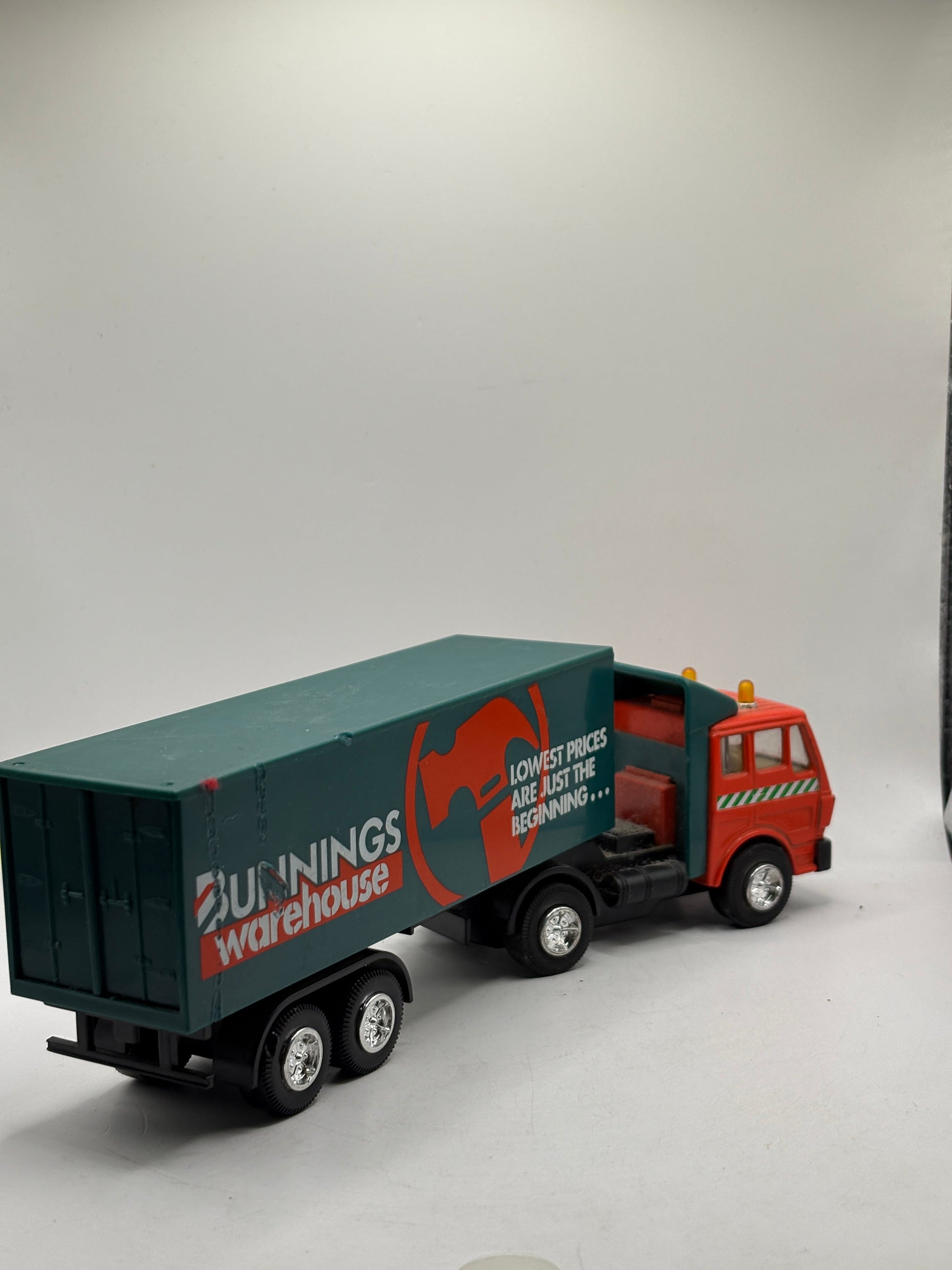 Bunnings Warehouse Truck with Trailer Vehicle Figure Loose FRENLY BRICKS - Open 7 Days