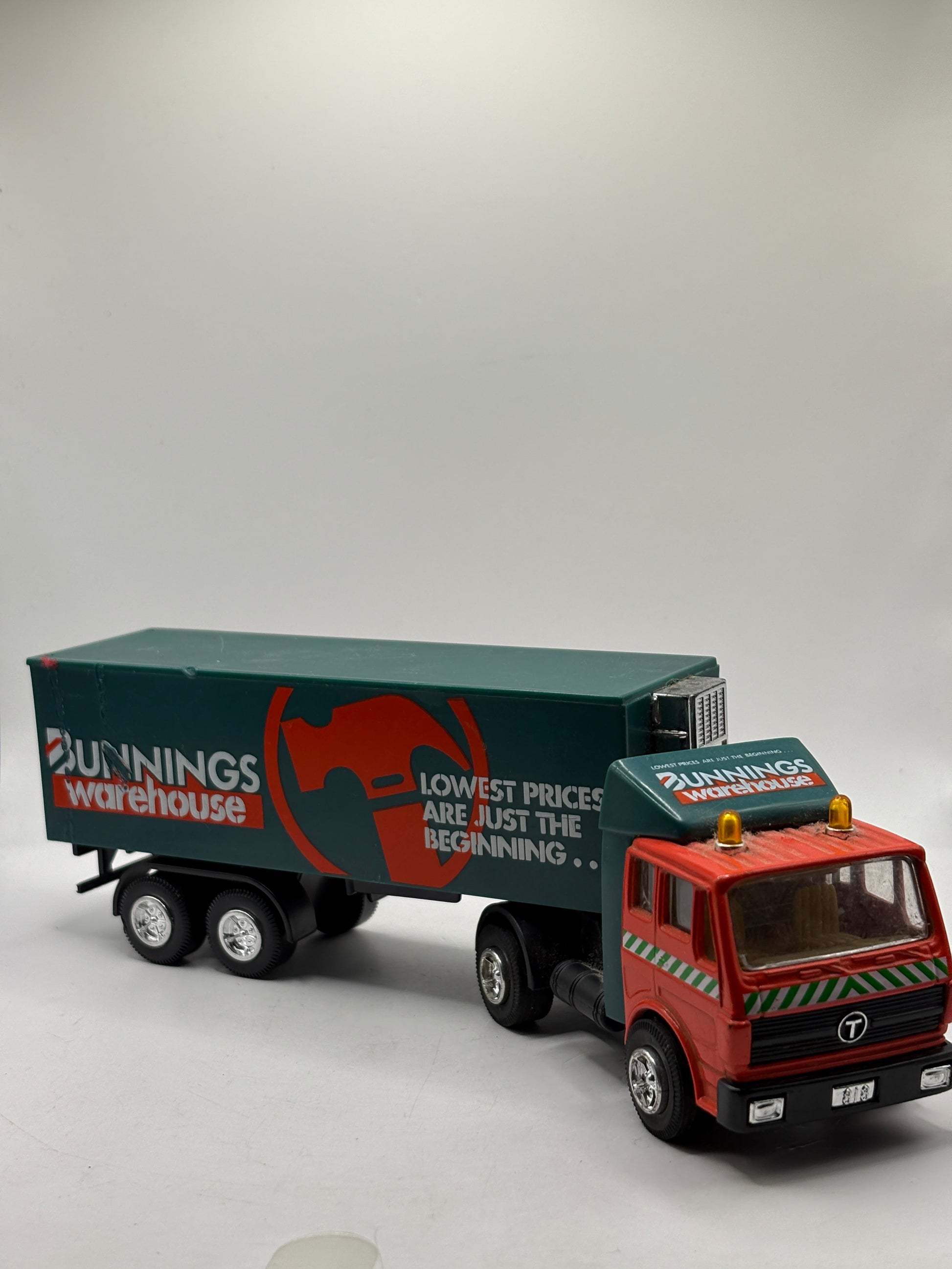 Bunnings Warehouse Truck with Trailer Vehicle Figure Loose FRENLY BRICKS - Open 7 Days