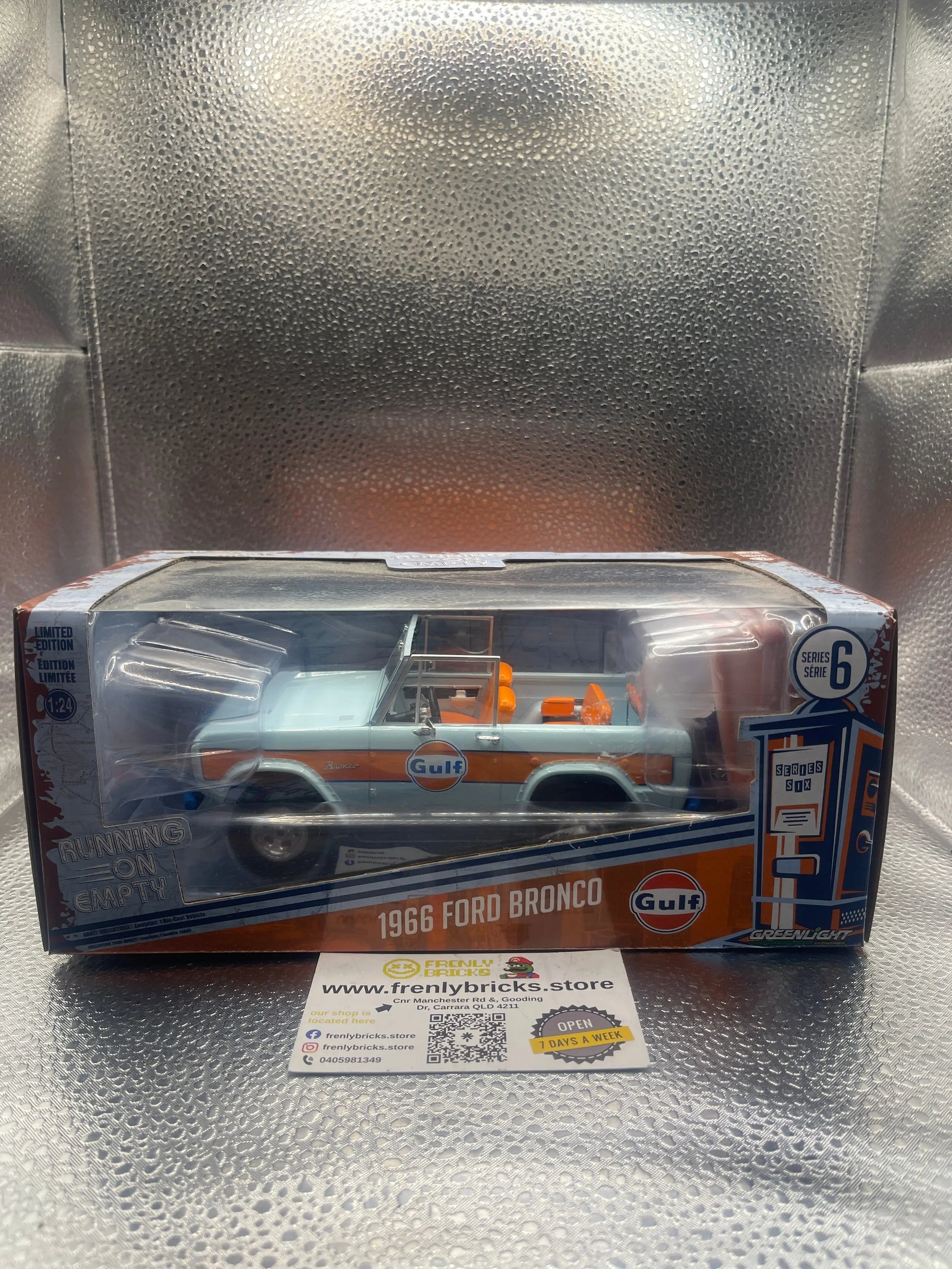 Greenlight Gulf 1966 Ford Bronco 1/24 FRENLY BRICKS - Open 7 Days