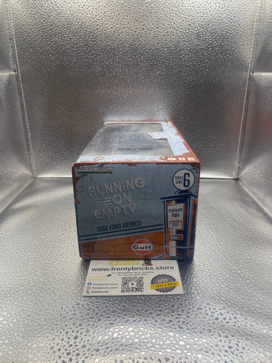 Greenlight Gulf 1966 Ford Bronco 1/24 FRENLY BRICKS - Open 7 Days