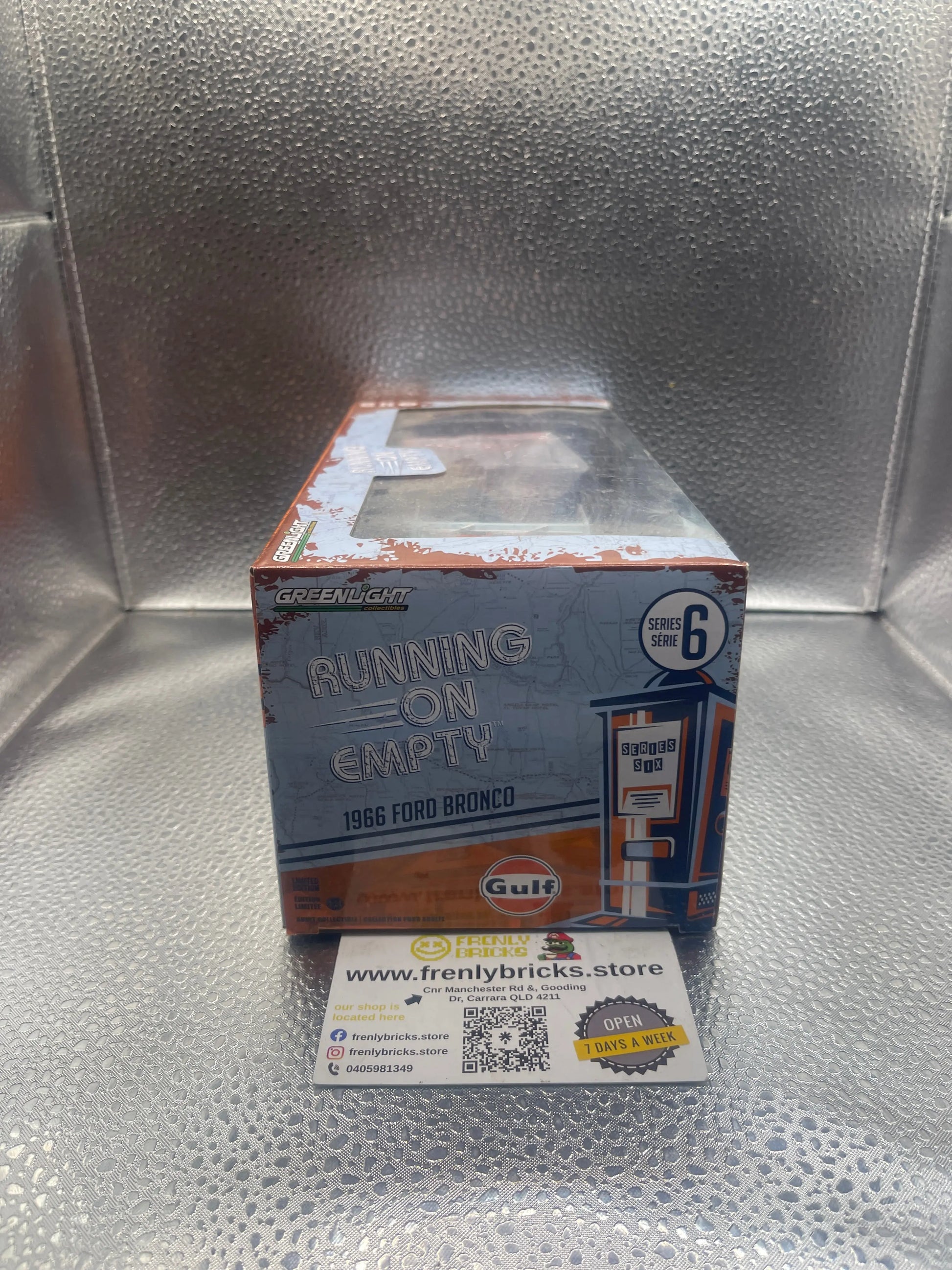 Greenlight Gulf 1966 Ford Bronco 1/24 FRENLY BRICKS - Open 7 Days