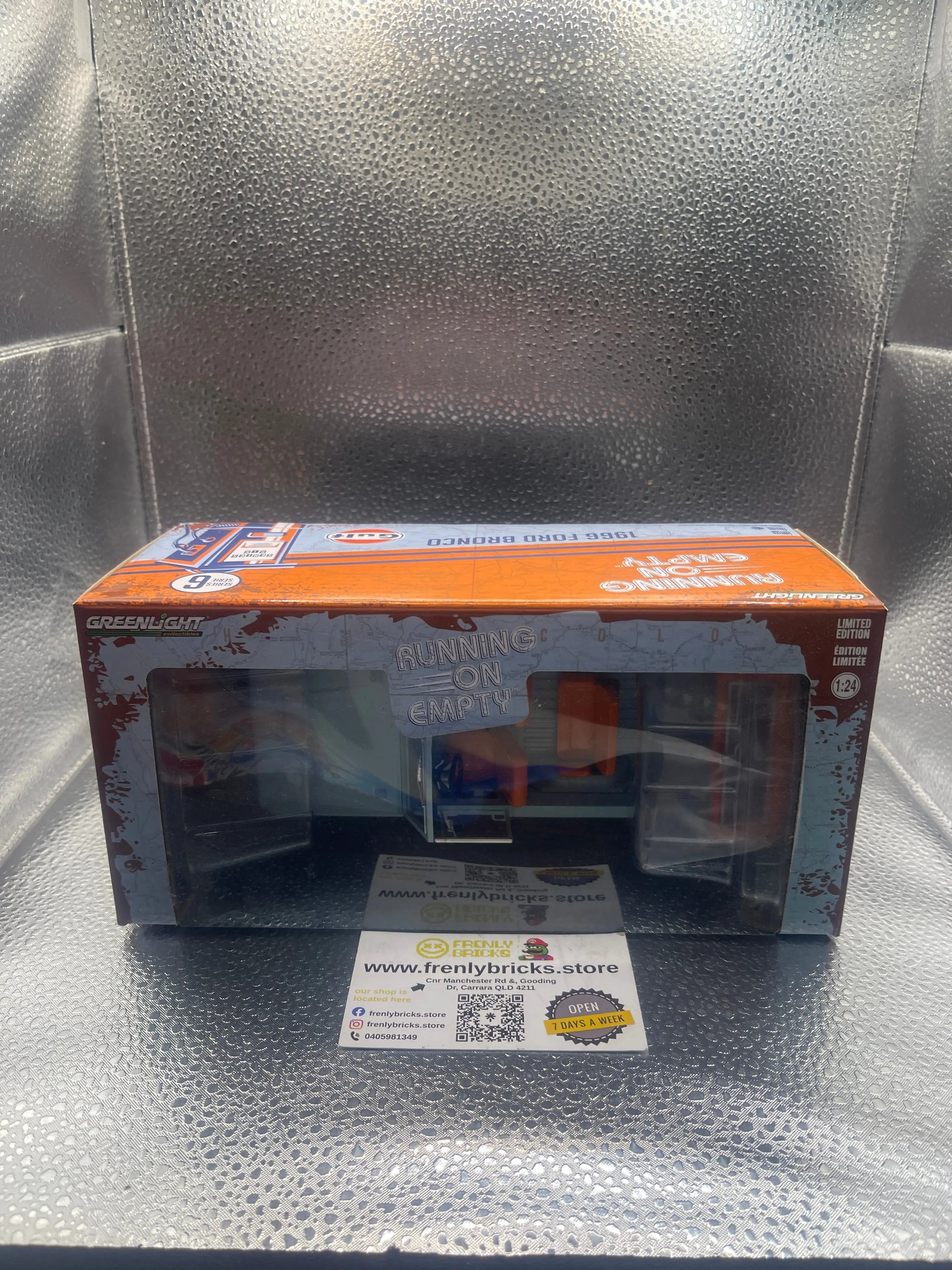 Greenlight Gulf 1966 Ford Bronco 1/24 FRENLY BRICKS - Open 7 Days