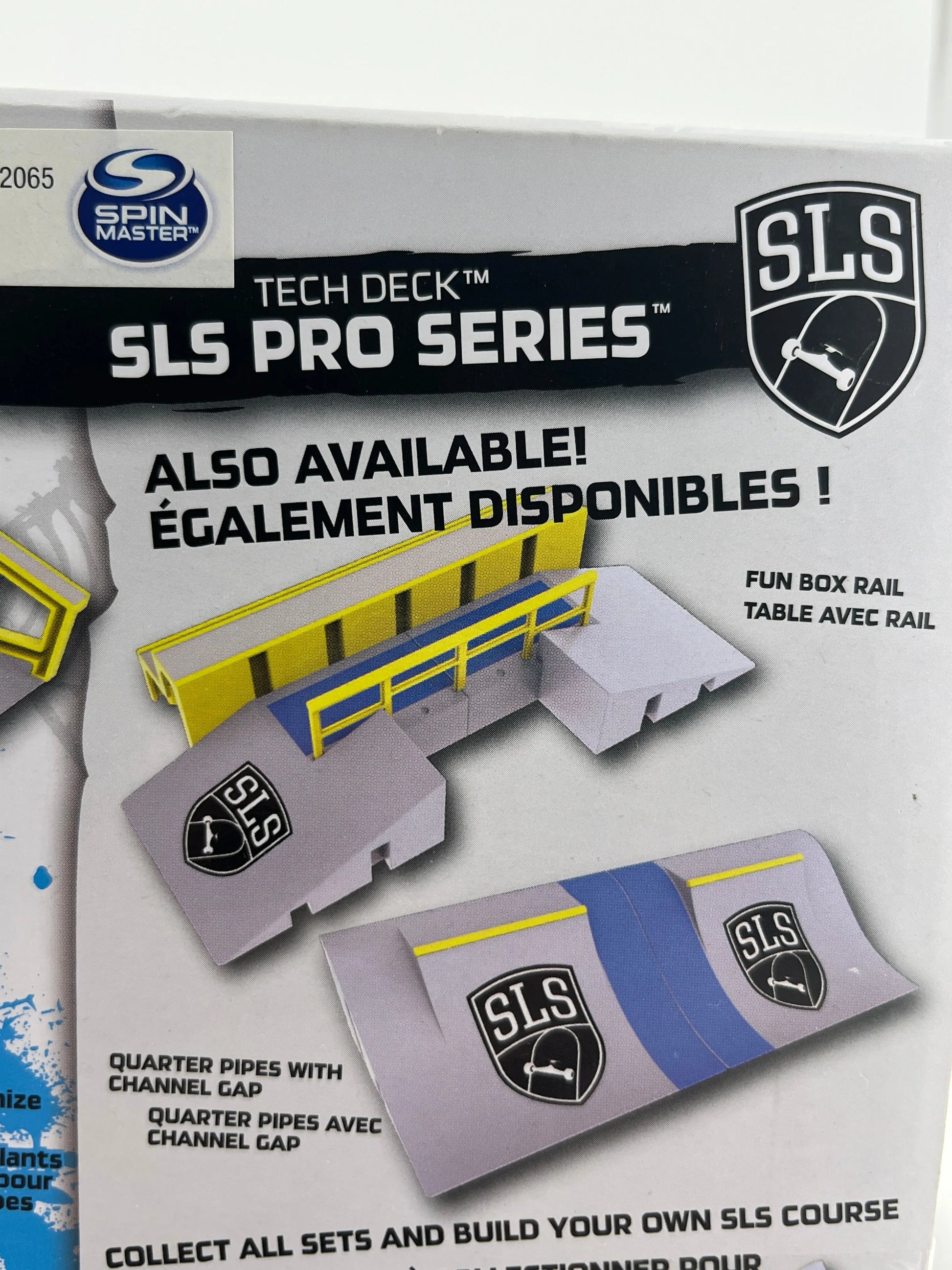 Tech Deck SLS Pro Series Handrail with Hubba incl. Signature Primitive Pro Board FRENLY BRICKS - Open 7 Days