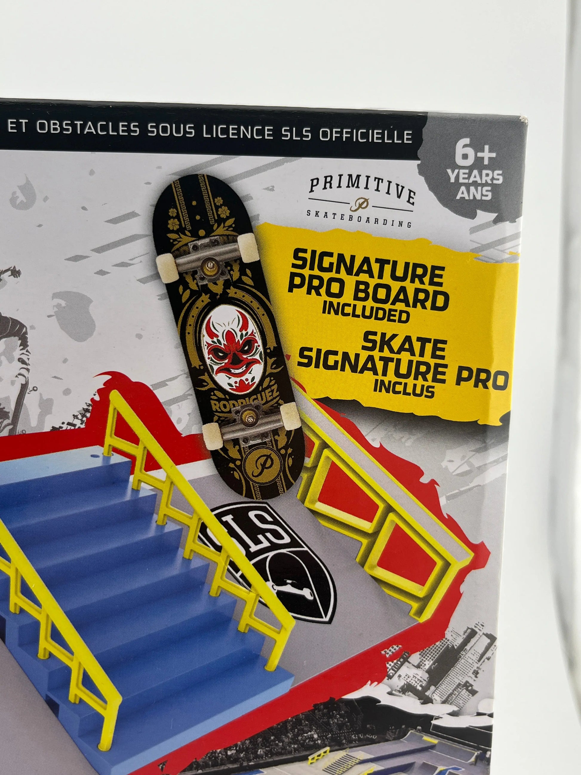 Tech Deck SLS Pro Series Handrail with Hubba incl. Signature Primitive Pro Board FRENLY BRICKS - Open 7 Days