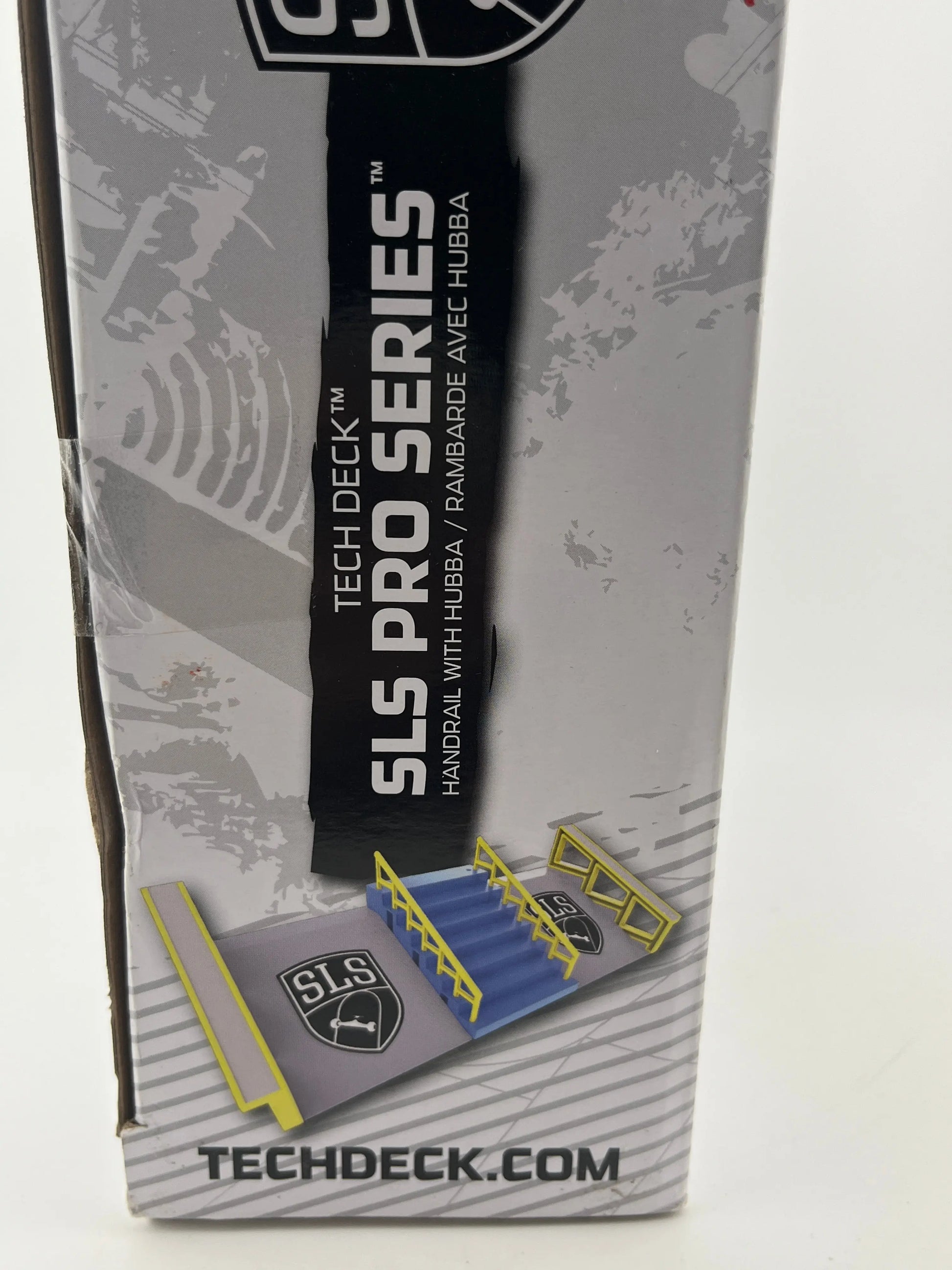 Tech Deck SLS Pro Series Handrail with Hubba incl. Signature Primitive Pro Board FRENLY BRICKS - Open 7 Days