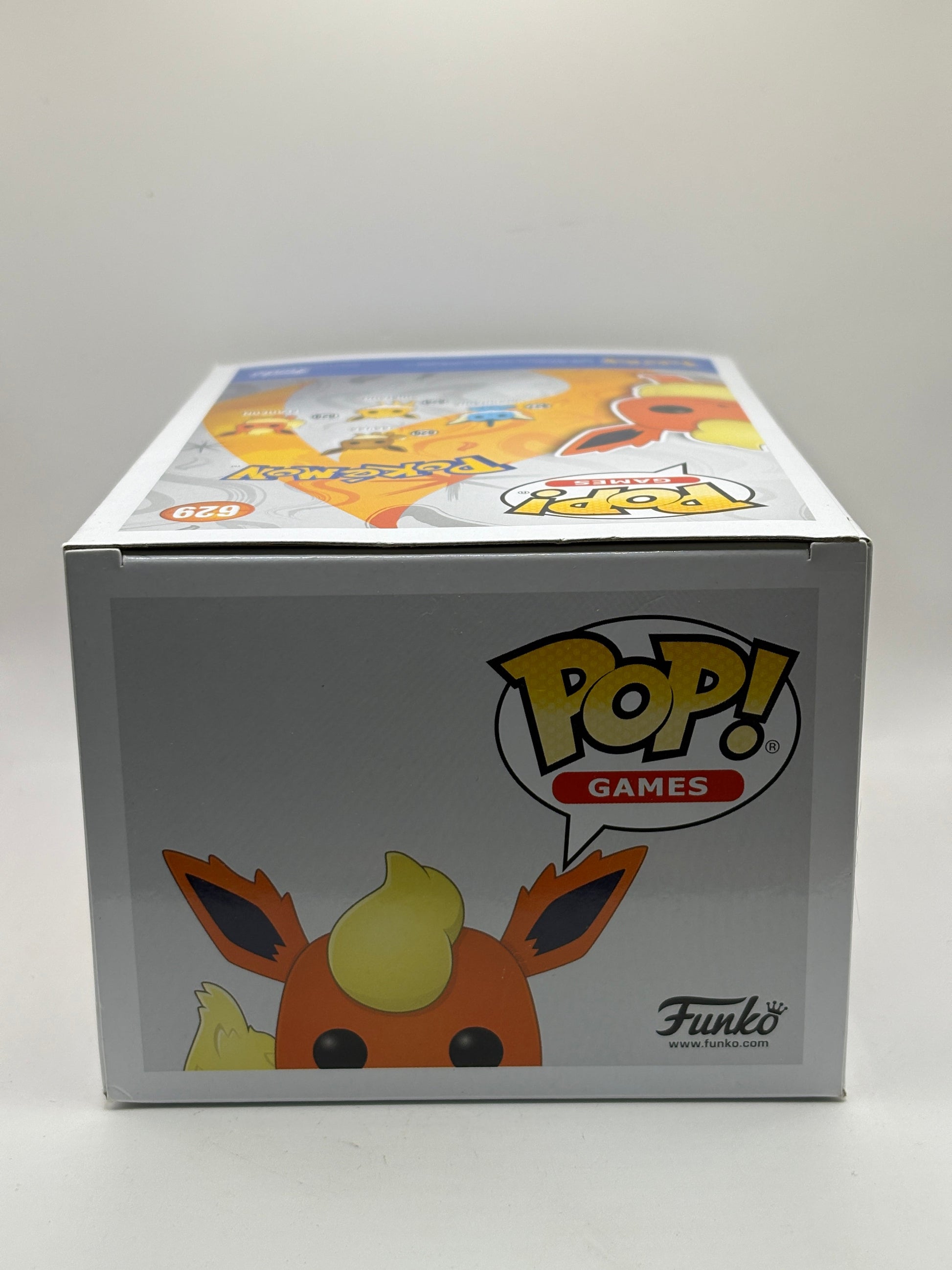 Funko POP! Games Pokemon #629 Flareon Diamond 2021 Wondrous Convention FRENLY BRICKS - Open 7 Days
