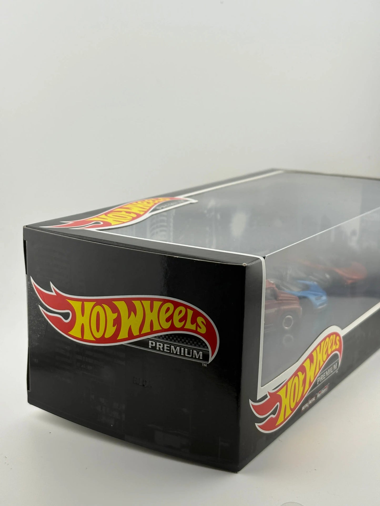 Hot Wheels Premium Carry On 4 Car Set Bugatti McLaren FRENLY BRICKS - Open 7 Days