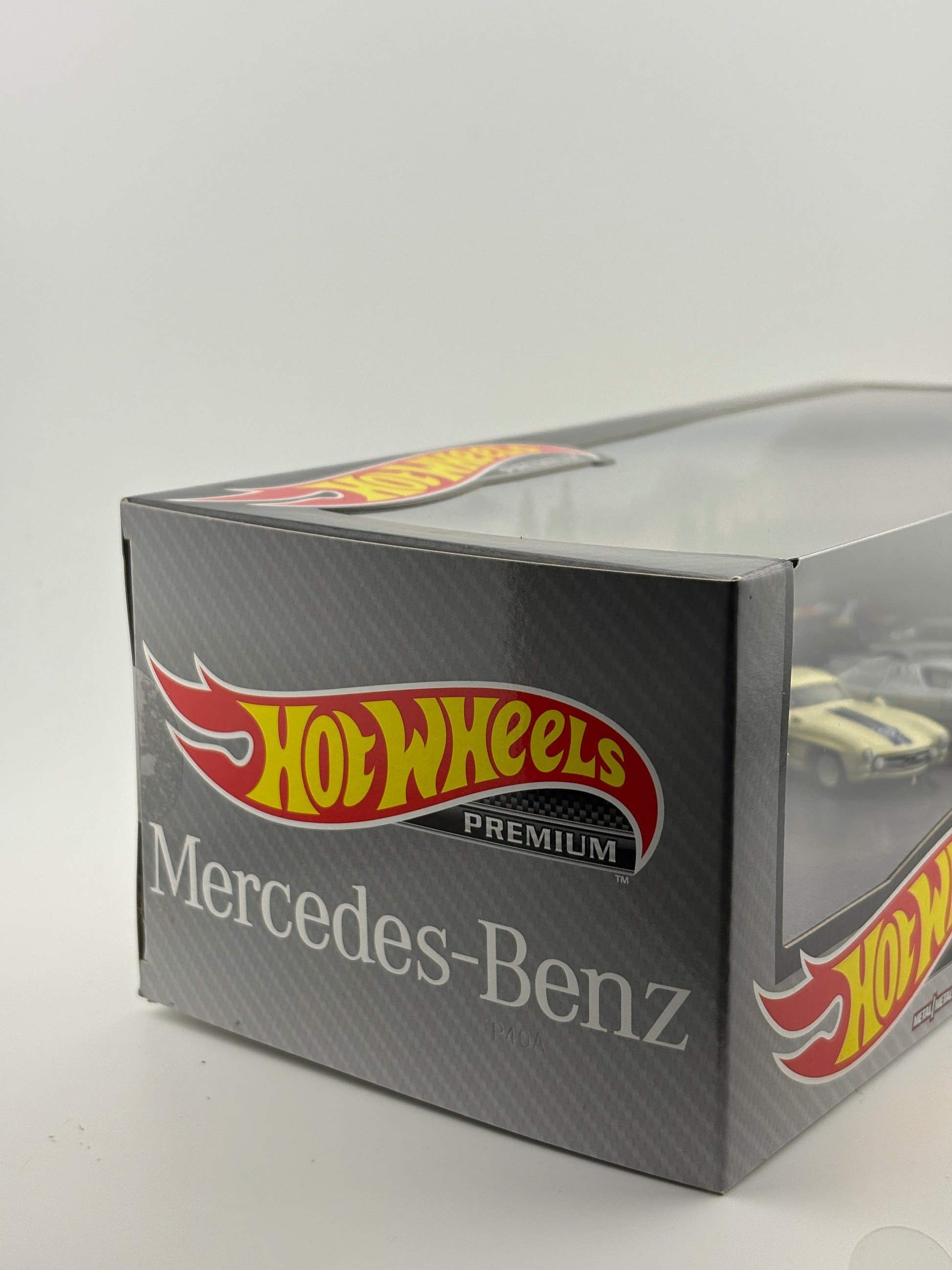 Hot Wheels Premium Mercedes-Benz Carry On 4 Pack New FRENLY BRICKS - Open 7 Days