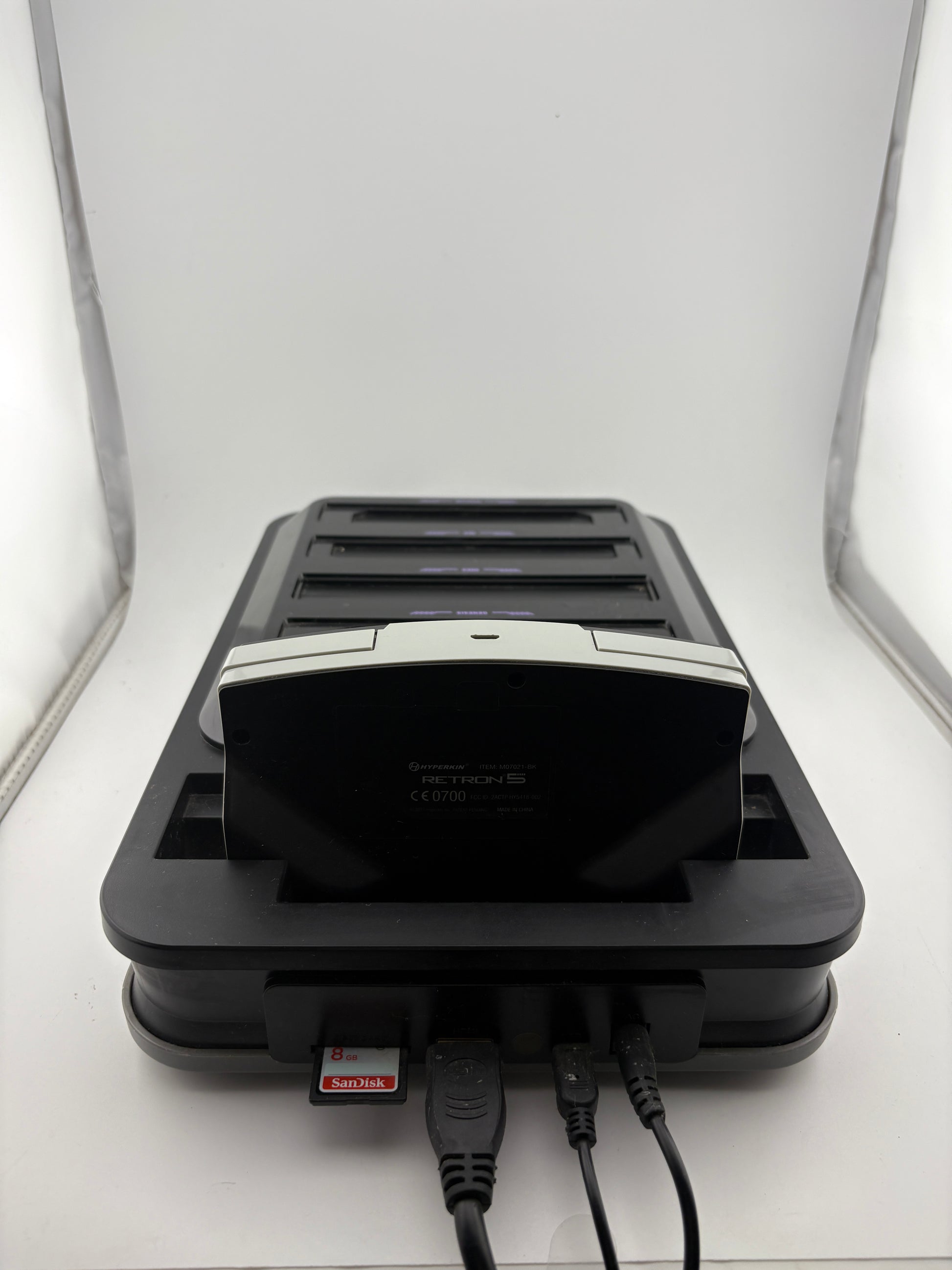 Retron 5 Hyperkin Video Game Comsole with Chords & Controller (Power Tested Turns on)