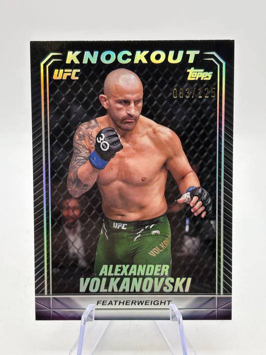 Alexander Volkanovski 2024 Topps UFC Knockout /125 Holo Silver #47 SP MMA