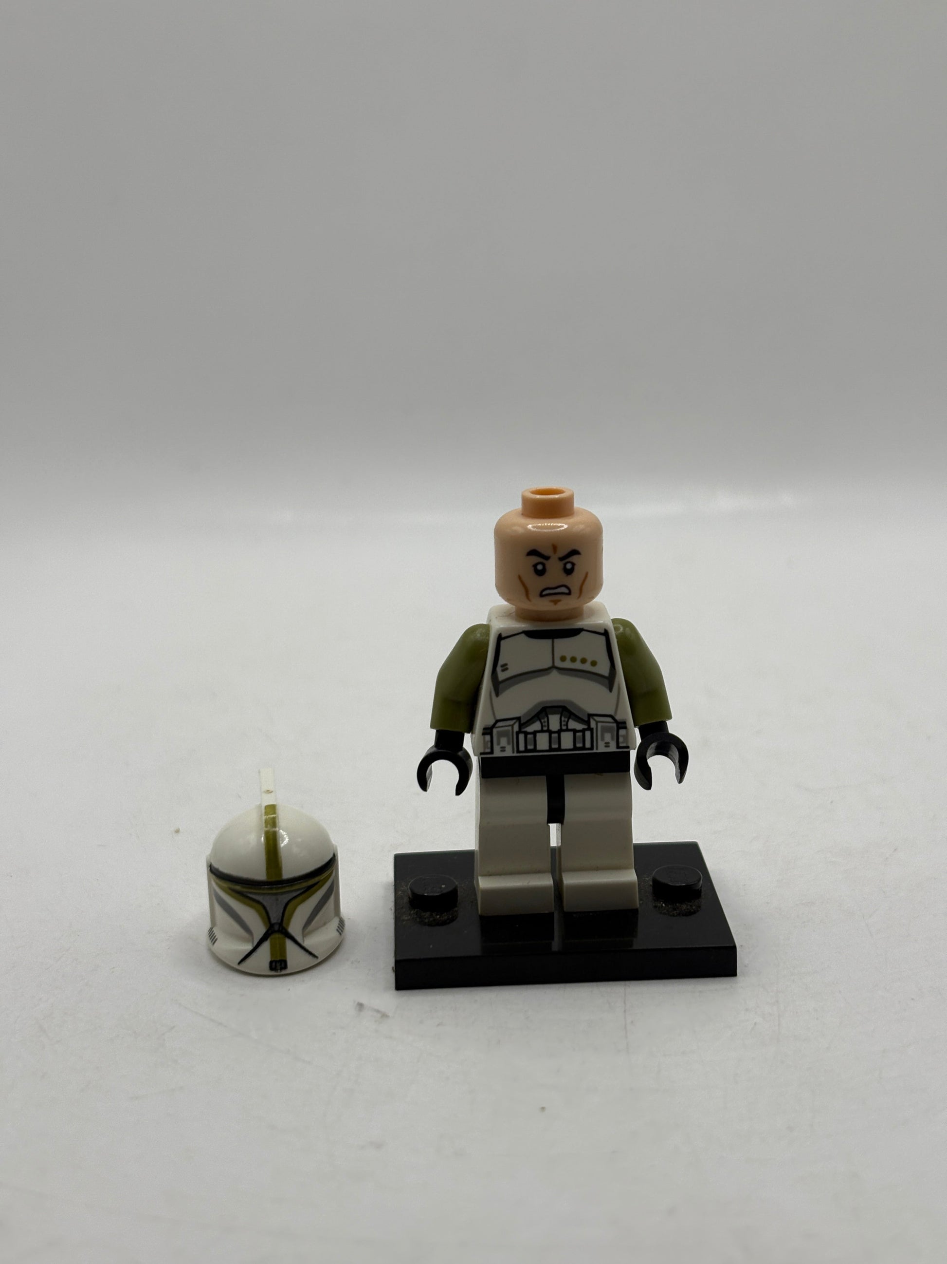 Lego Star Wars Clone Trooper Sergeant (Olive Green) Minifigure SW0438 FRENLY BRICKS - Open 7 Days