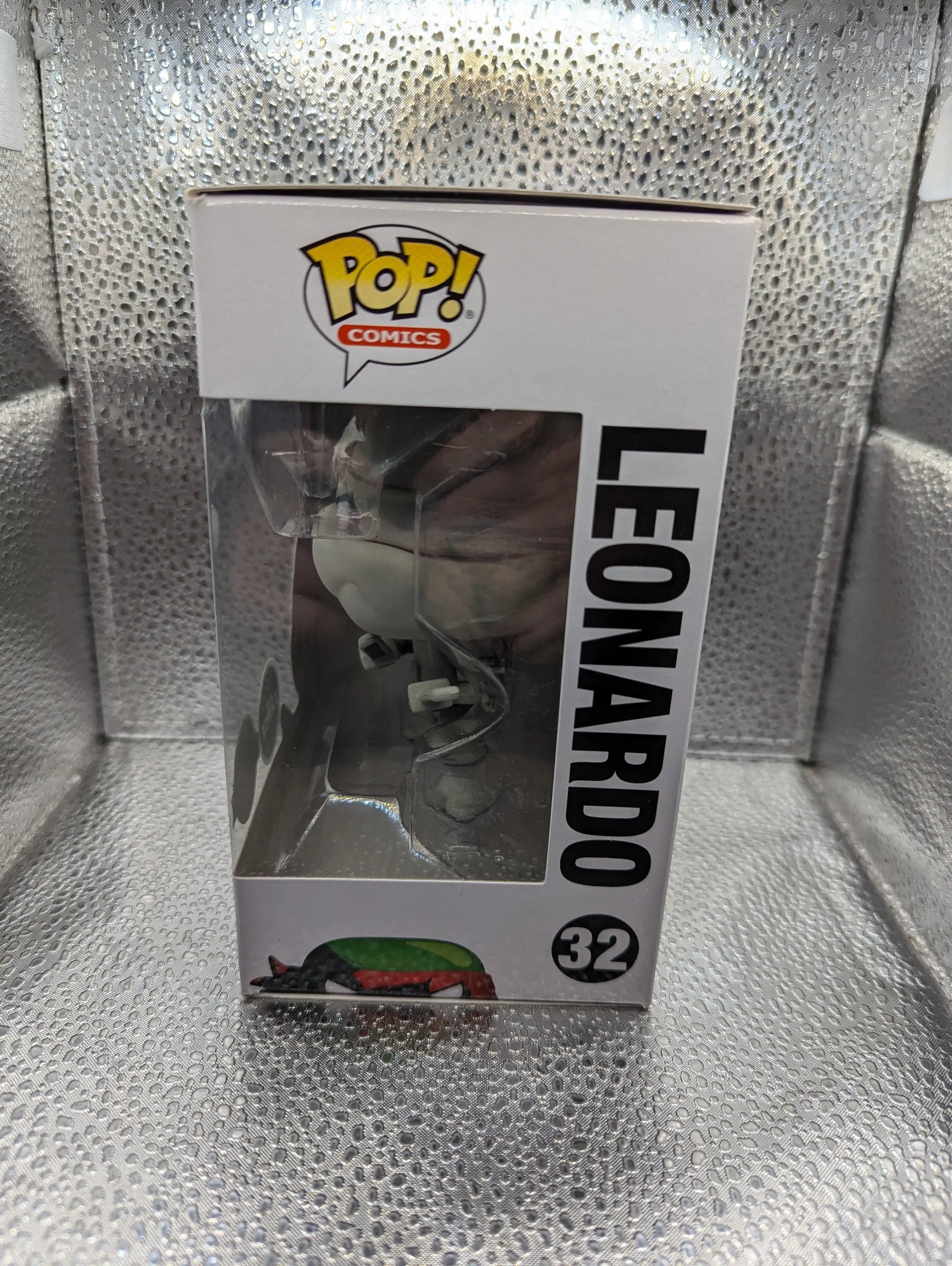 Funko POP! Comics: LEONARDO #32 Black and White CHASE Special Edition FRENLY BRICKS - Open 7 Days