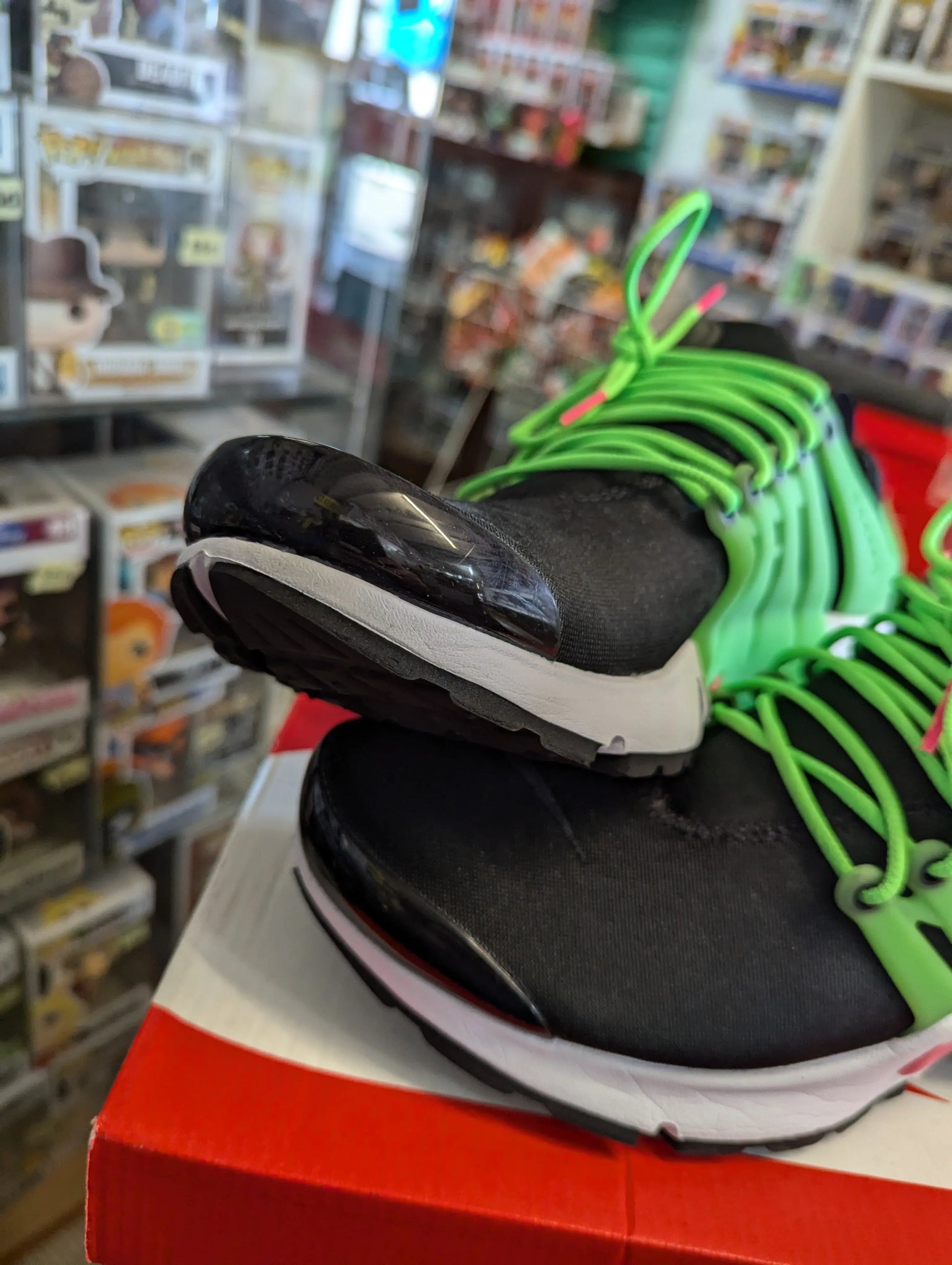 USED Nike Mens Size 10 Air Presto Hyper Pink Black Running Shoe DJ5143-001 FRENLY BRICKS - Open 7 Days