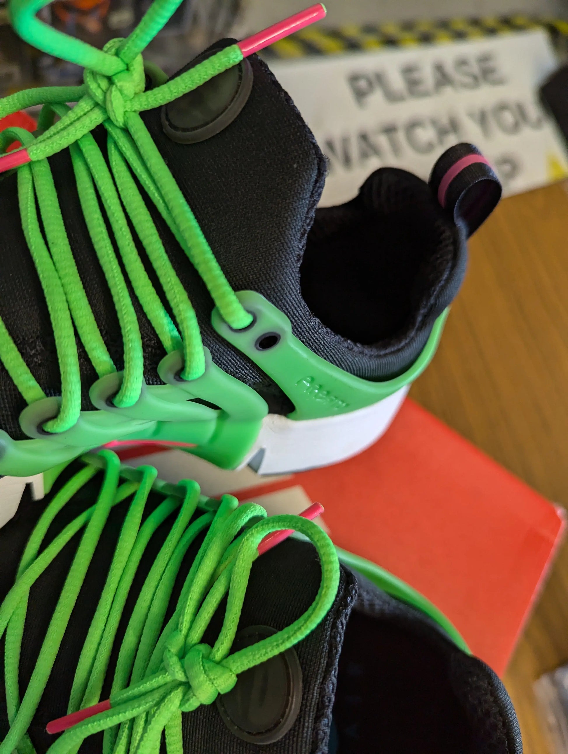 USED Nike Mens Size 10 Air Presto Hyper Pink Black Running Shoe DJ5143-001 FRENLY BRICKS - Open 7 Days