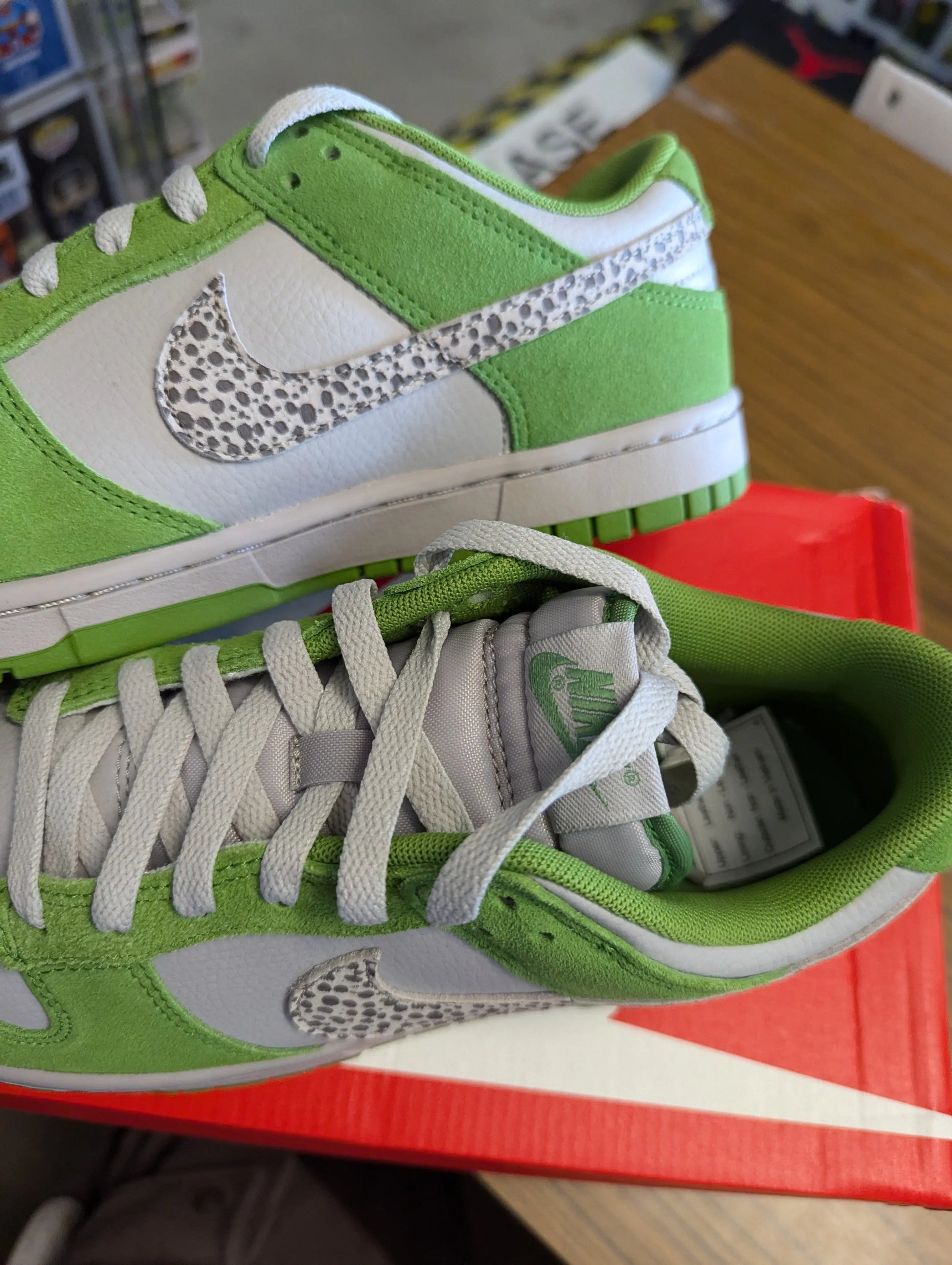 Nike Dunk Low AS Mens Shoes US 8.5 New Safari Swoosh Chlorophyll *box damage* FRENLY BRICKS - Open 7 Days