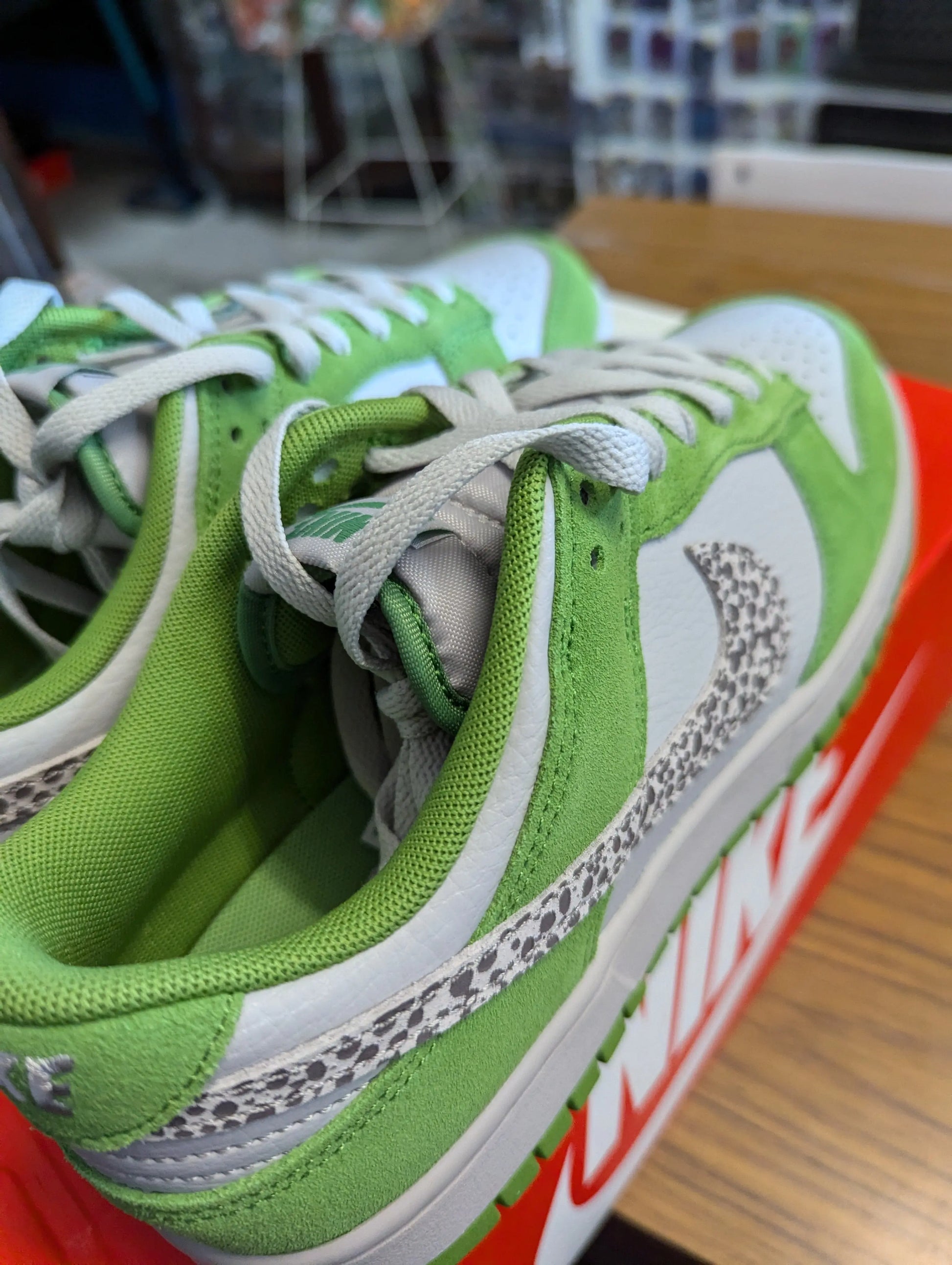 Nike Dunk Low AS Mens Shoes US 8.5 New Safari Swoosh Chlorophyll *box damage* FRENLY BRICKS - Open 7 Days