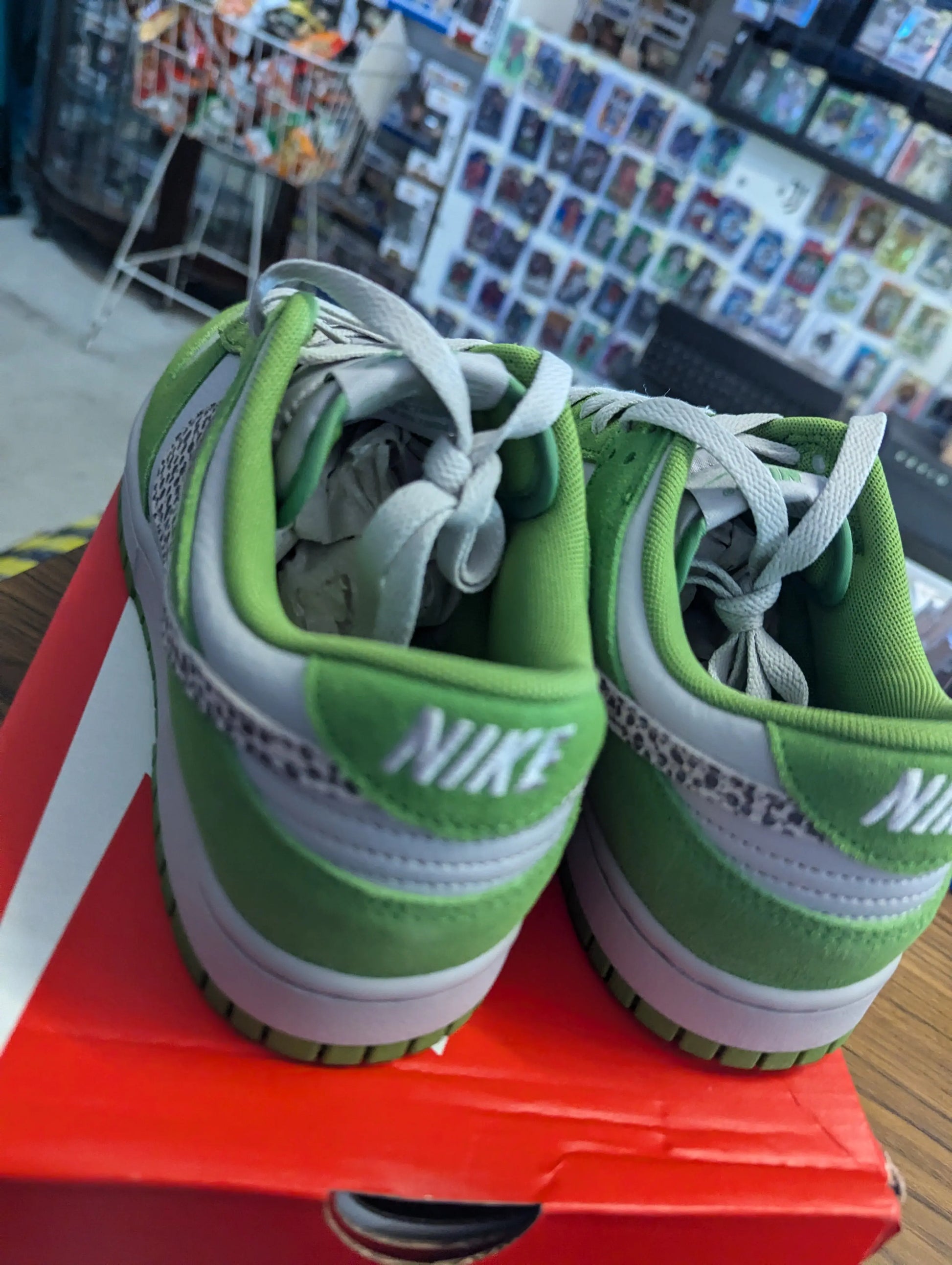 Nike Dunk Low AS Mens Shoes US 8.5 New Safari Swoosh Chlorophyll *box damage* FRENLY BRICKS - Open 7 Days