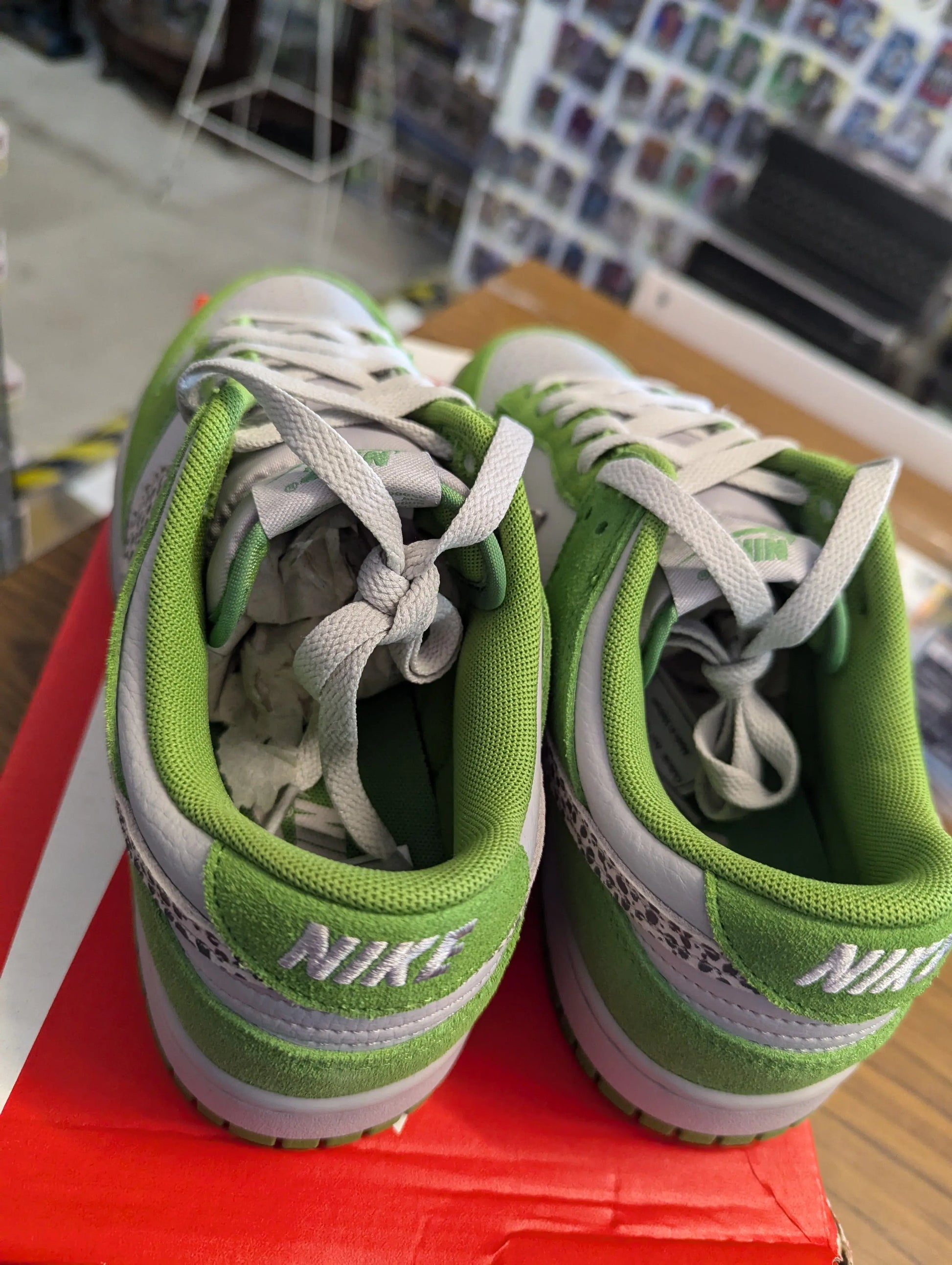 Nike Dunk Low AS Mens Shoes US 8.5 New Safari Swoosh Chlorophyll *box damage* FRENLY BRICKS - Open 7 Days