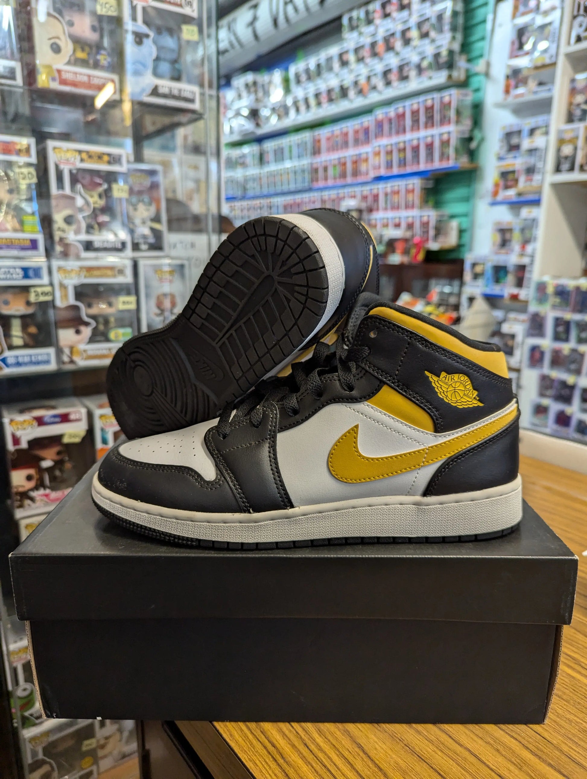 Jordan 1 Mid 'Pollen' USED GS (US7Y - US 8.5 womens) Panda Chicago FRENLY BRICKS - Open 7 Days