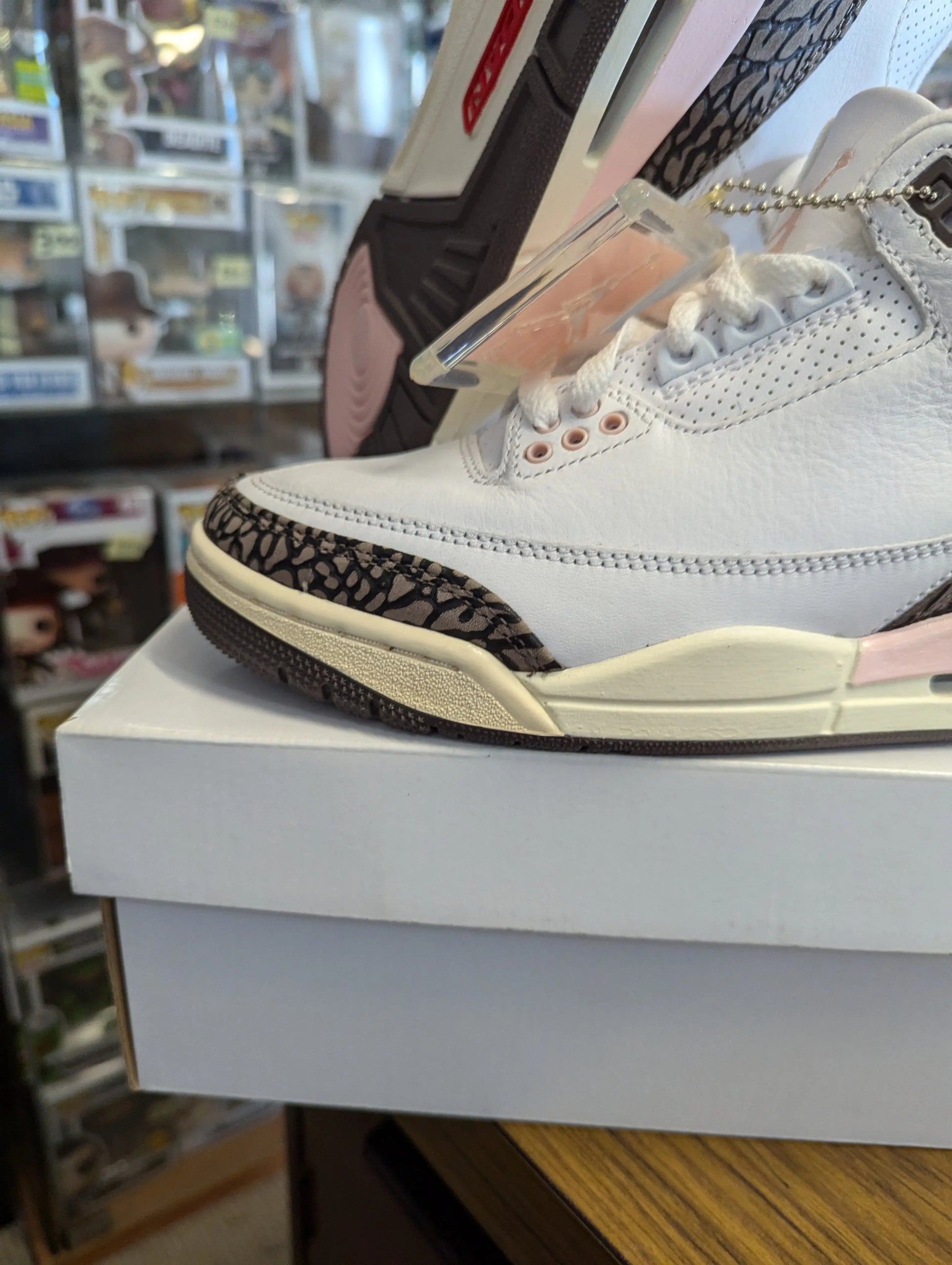 Air Jordan 3 'Neapolitan' White Sneaker, Size 6 used pre-owned CK9246-102 FRENLY BRICKS - Open 7 Days