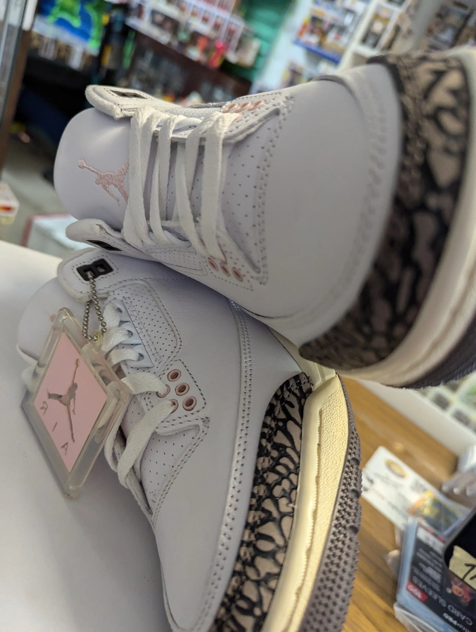 Air Jordan 3 'Neapolitan' White Sneaker, Size 6 used pre-owned CK9246-102 FRENLY BRICKS - Open 7 Days