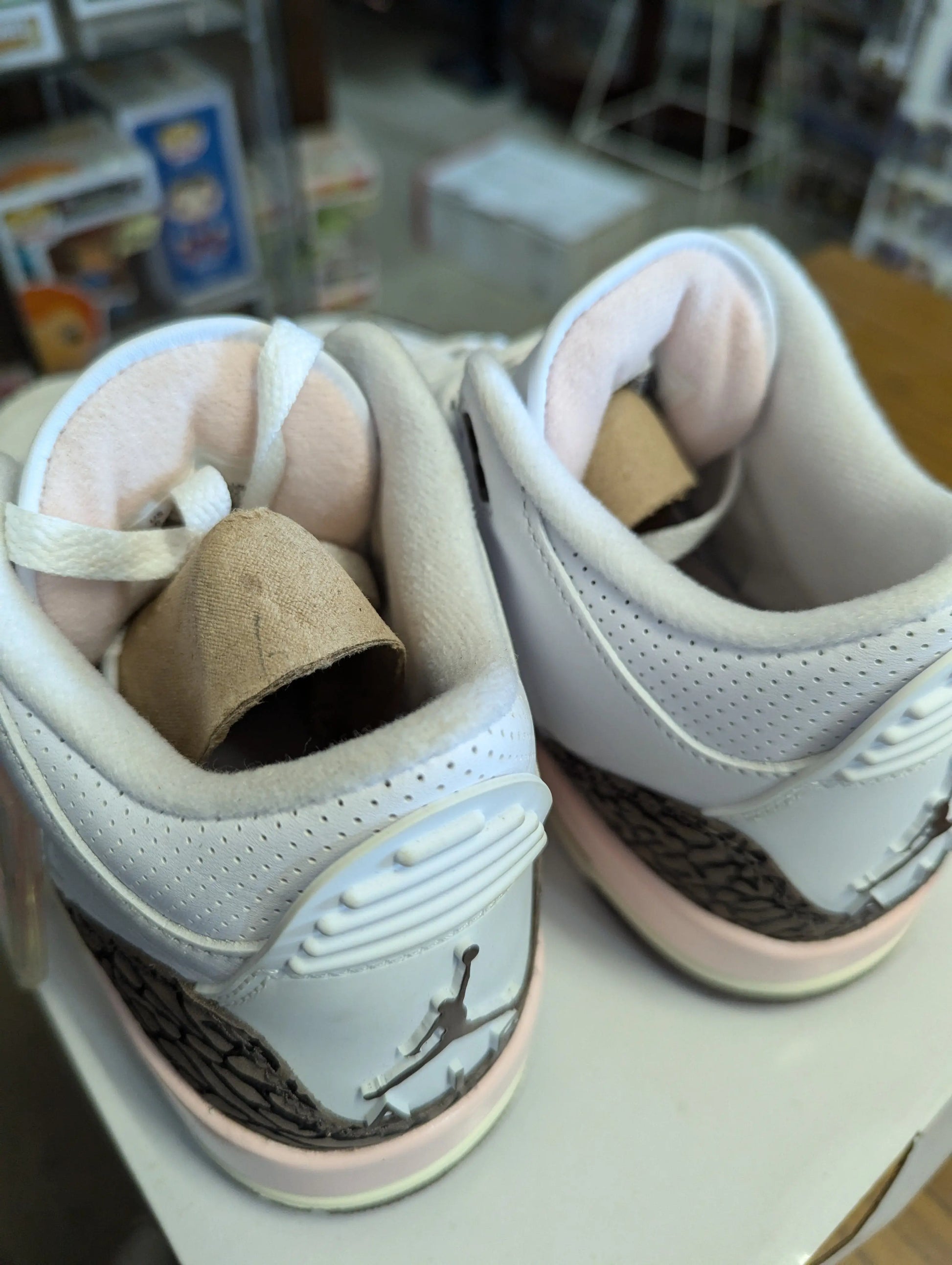 Air Jordan 3 'Neapolitan' White Sneaker, Size 6 used pre-owned CK9246-102 FRENLY BRICKS - Open 7 Days