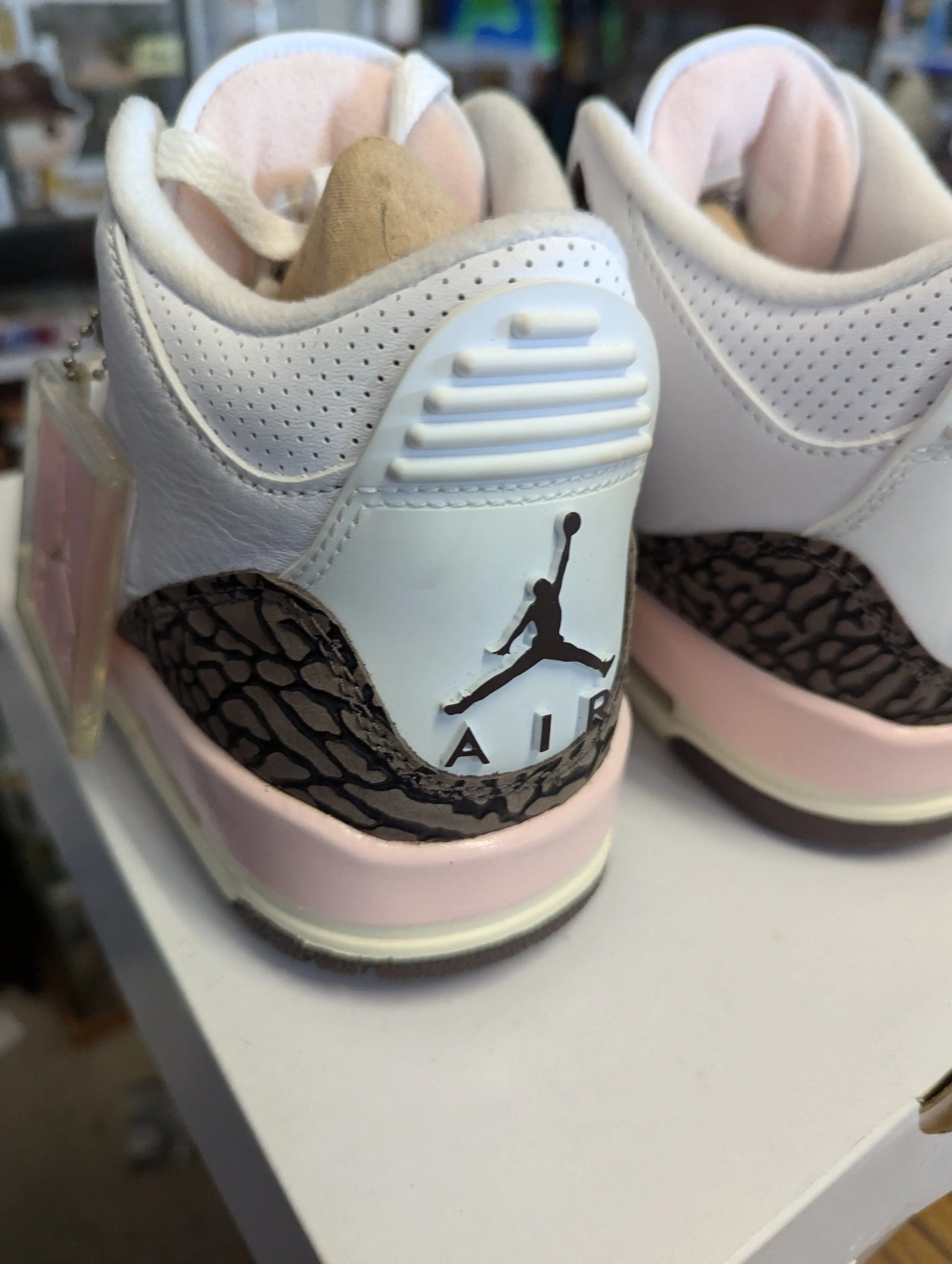 Air Jordan 3 'Neapolitan' White Sneaker, Size 6 used pre-owned CK9246-102 FRENLY BRICKS - Open 7 Days