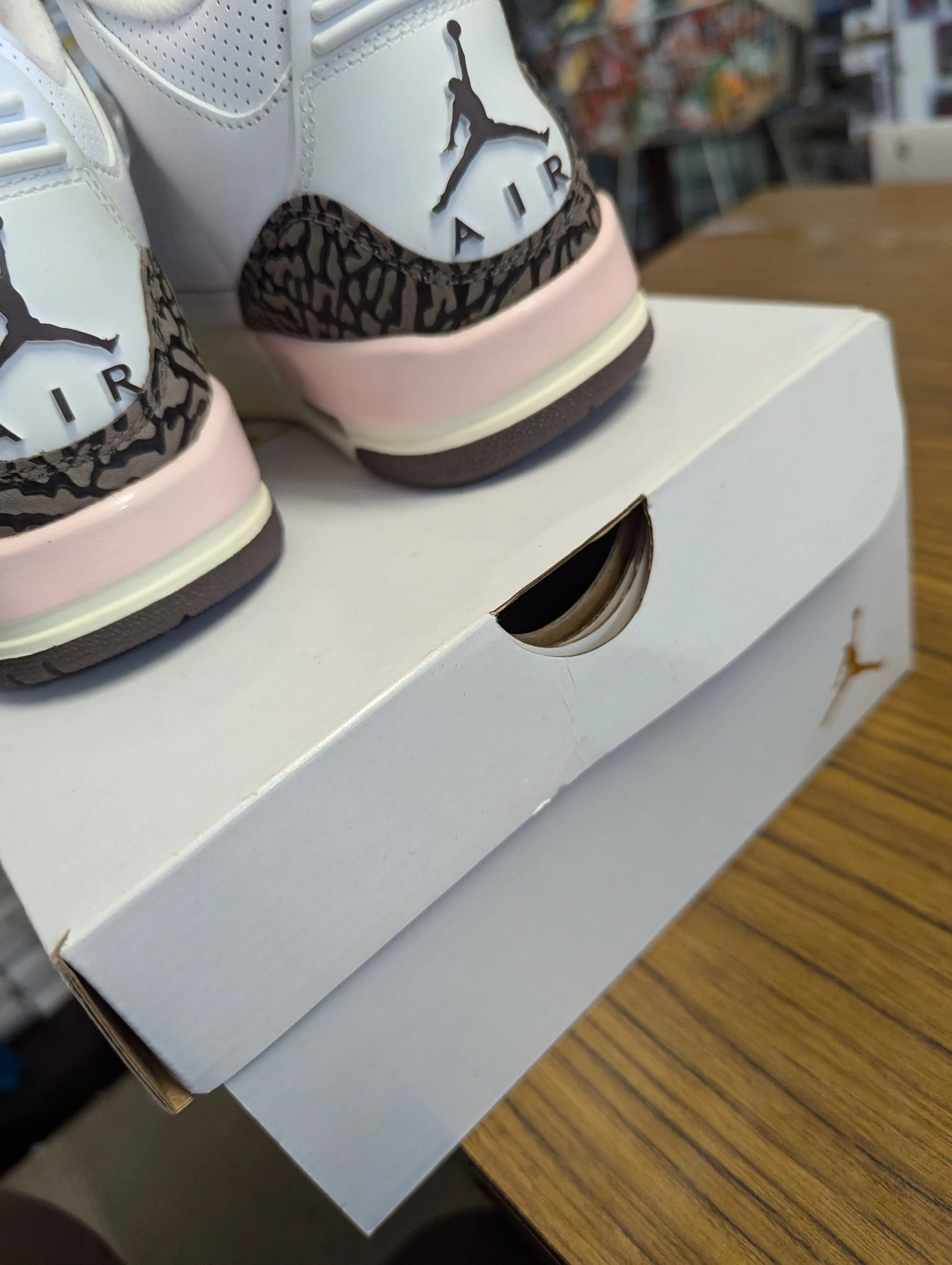 Air Jordan 3 'Neapolitan' White Sneaker, Size 6 used pre-owned CK9246-102 FRENLY BRICKS - Open 7 Days