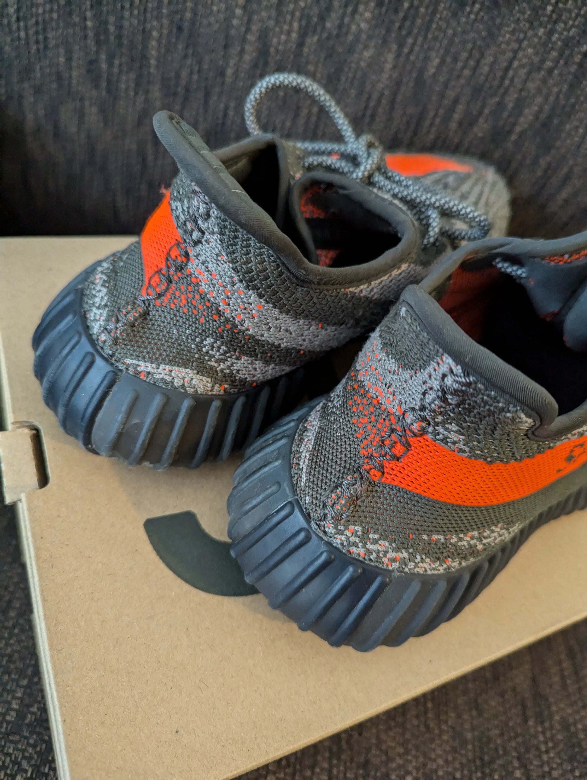 adidas Yeezy Boost 350 V2 Carbon Beluga Men's USED PRE-OWNED US11 FRENLY BRICKS - Open 7 Days