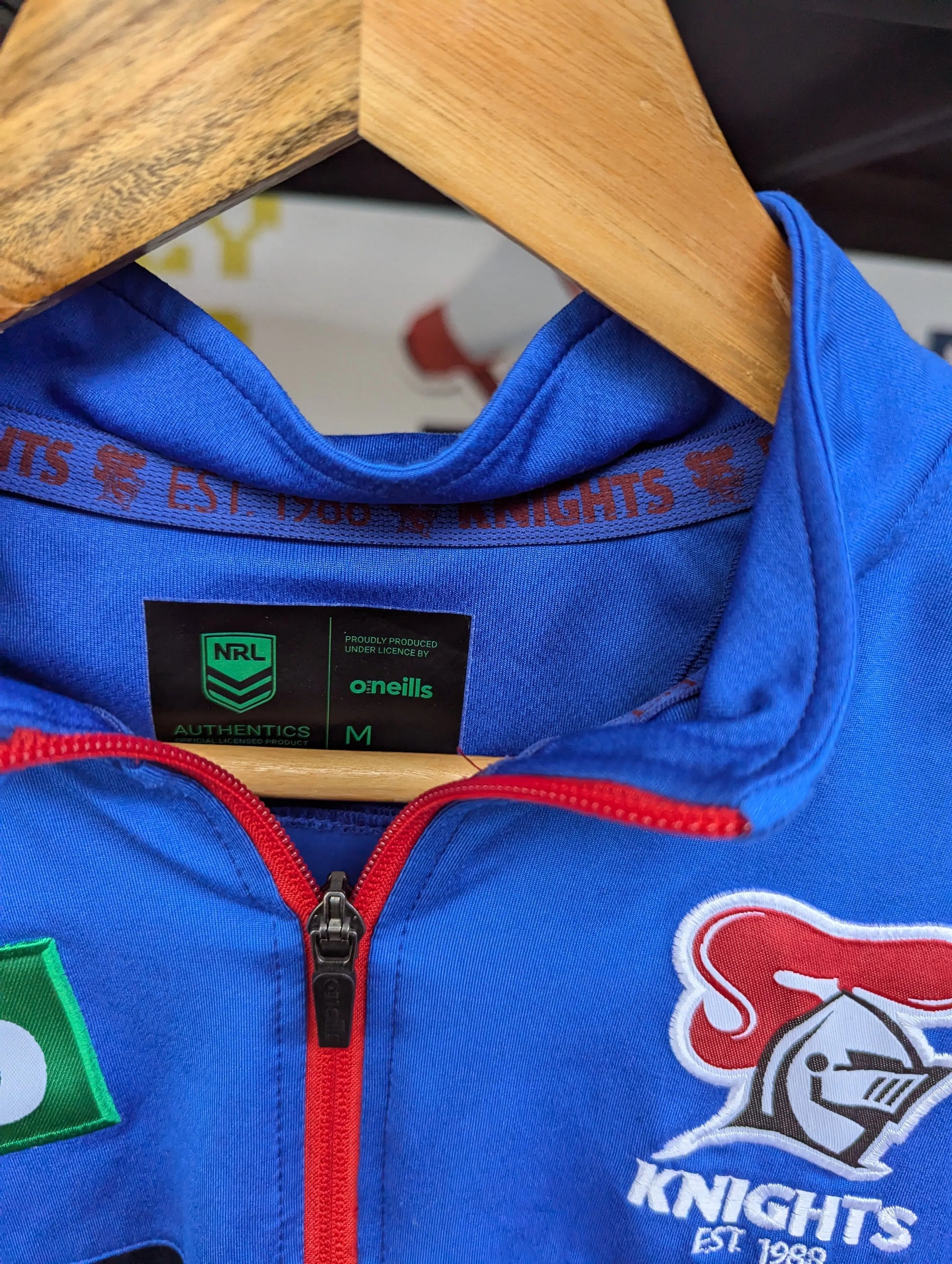 Newcastle Knights jacket long sleeve size M medium NRL AUSTRALIA FRENLY BRICKS - Open 7 Days