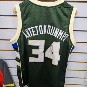 BUCKS GIANNIS #34 ANTETOKOUNMPO AUTOGRAPHED GREEN JERSEY BECKETT WITNESS FRENLY BRICKS - Open 7 Days