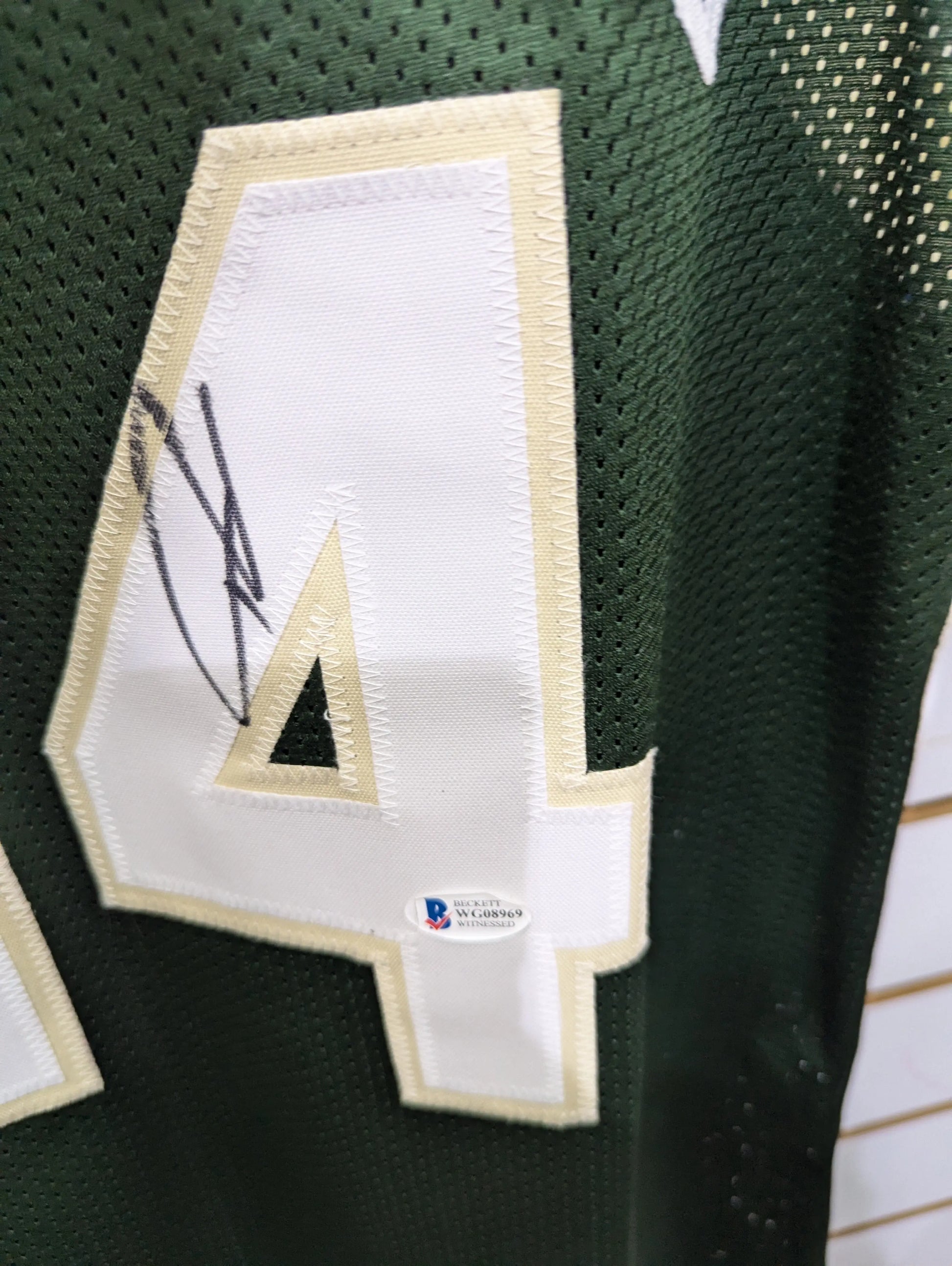 BUCKS GIANNIS #34 ANTETOKOUNMPO AUTOGRAPHED GREEN JERSEY BECKETT WITNESS FRENLY BRICKS - Open 7 Days