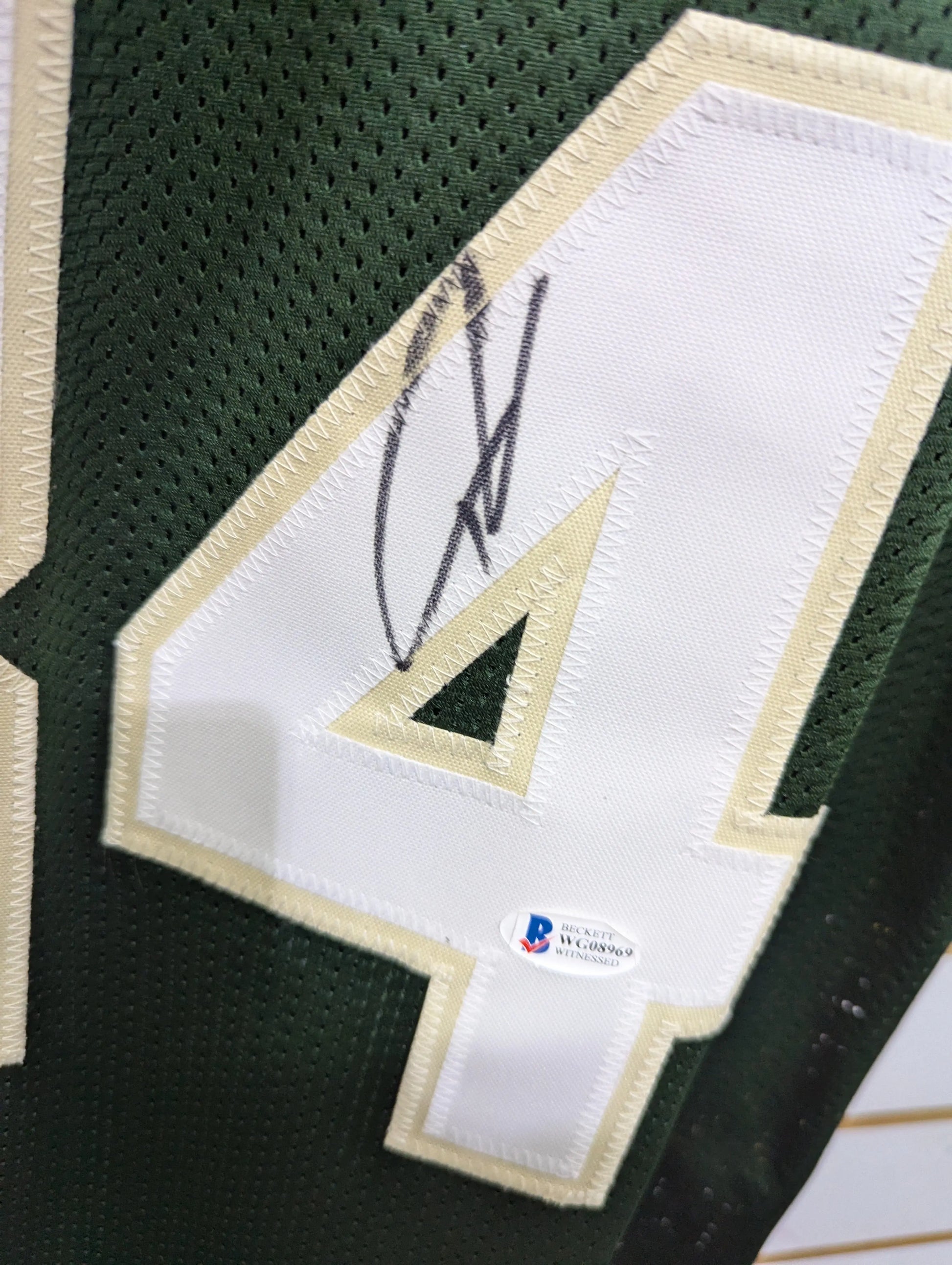 BUCKS GIANNIS #34 ANTETOKOUNMPO AUTOGRAPHED GREEN JERSEY BECKETT WITNESS FRENLY BRICKS - Open 7 Days