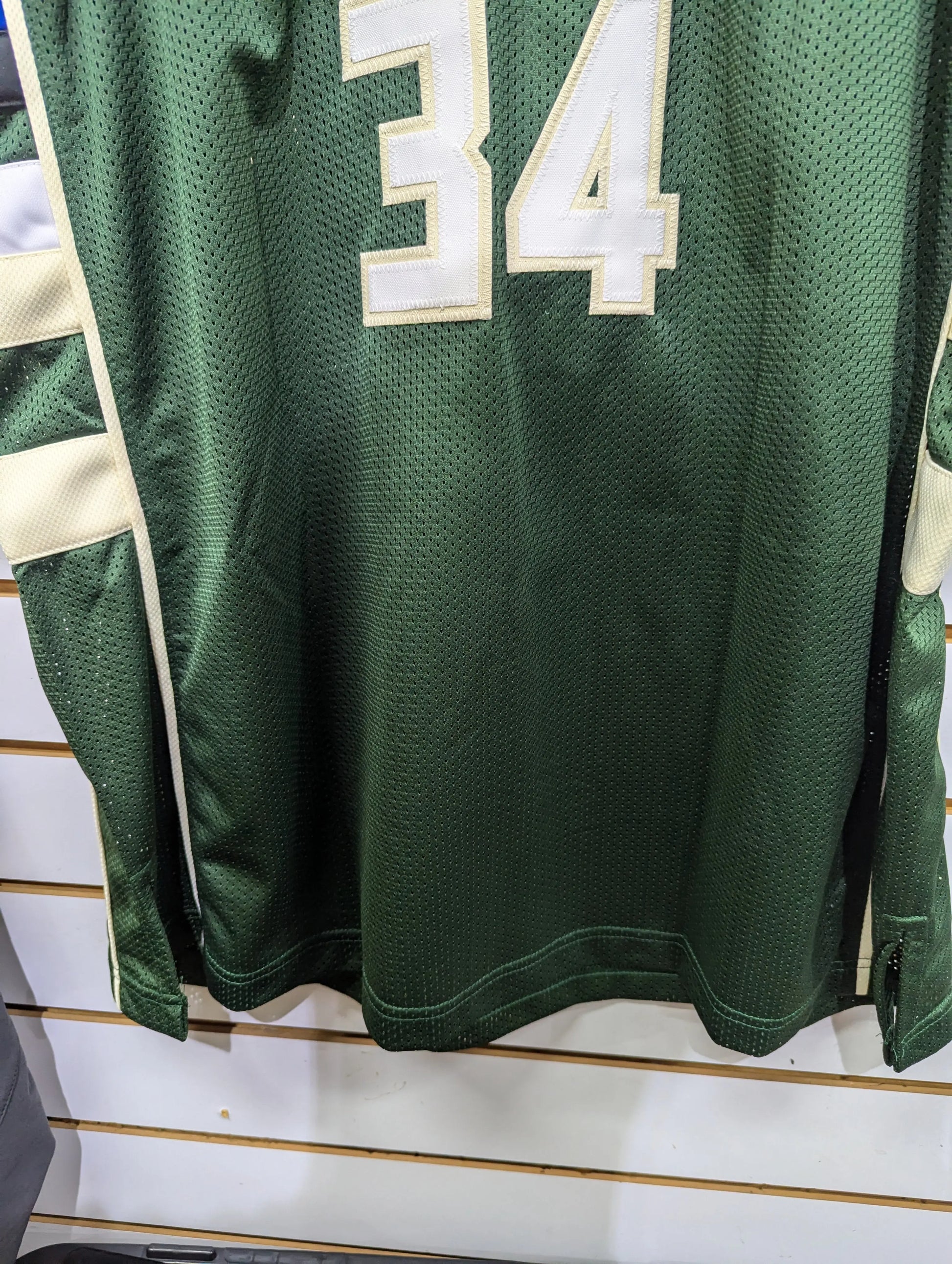 BUCKS GIANNIS #34 ANTETOKOUNMPO AUTOGRAPHED GREEN JERSEY BECKETT WITNESS FRENLY BRICKS - Open 7 Days