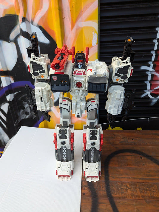 Transformers Generations Metroplex FRENLY BRICKS - Open 7 Days