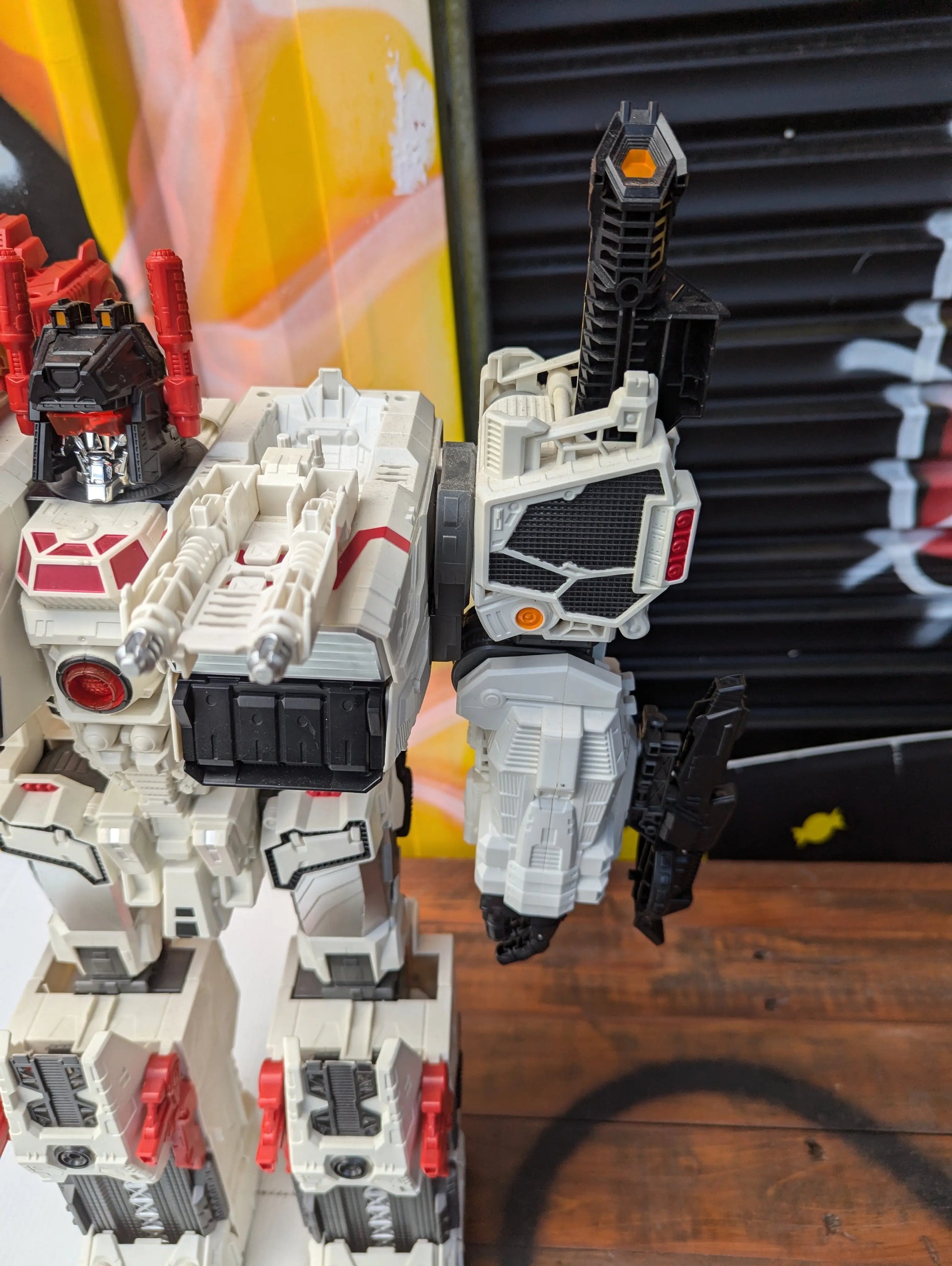 Transformers Generations Metroplex FRENLY BRICKS - Open 7 Days