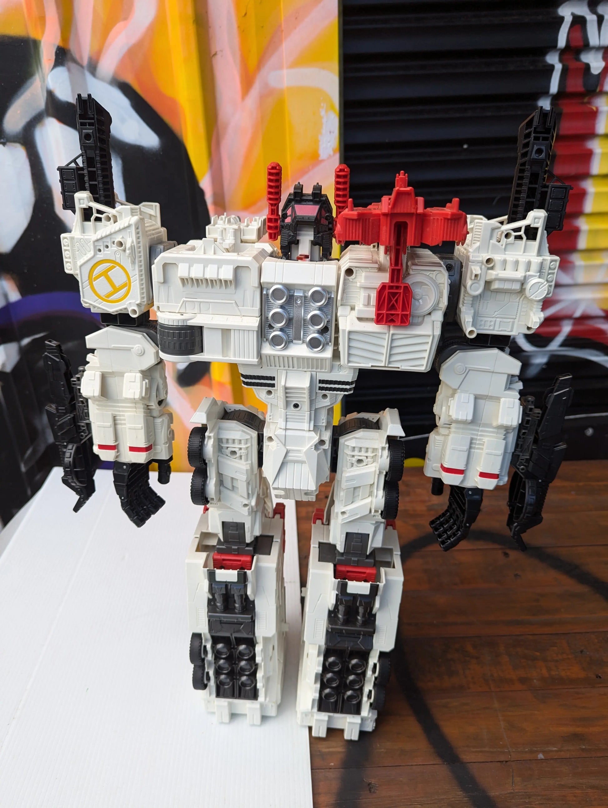 Transformers Generations Metroplex FRENLY BRICKS - Open 7 Days