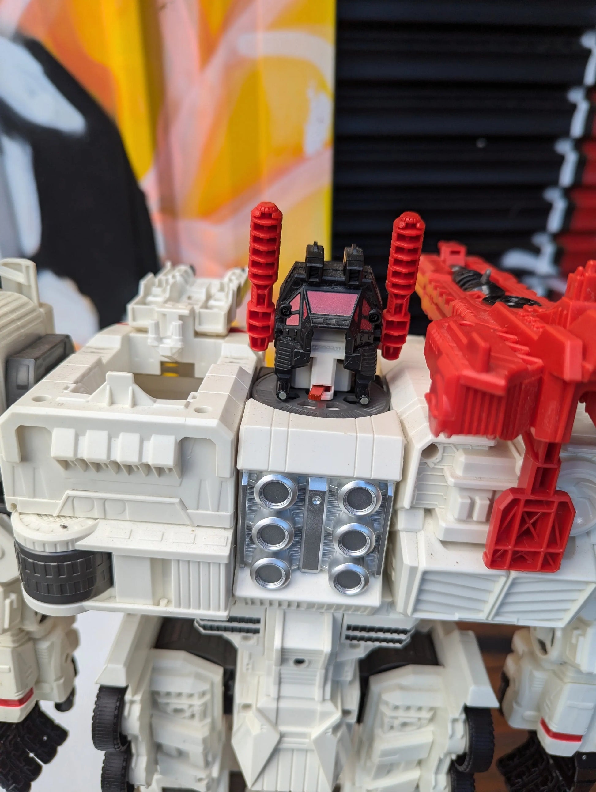 Transformers Generations Metroplex FRENLY BRICKS - Open 7 Days