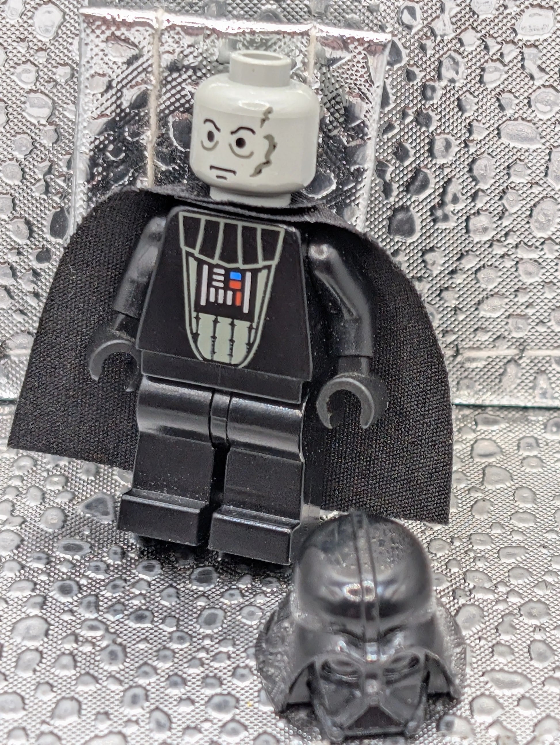 LEGO MINIFIG Darth Vader (Light Gray Head)
Item No: sw0004 FRENLY BRICKS - Open 7 Days